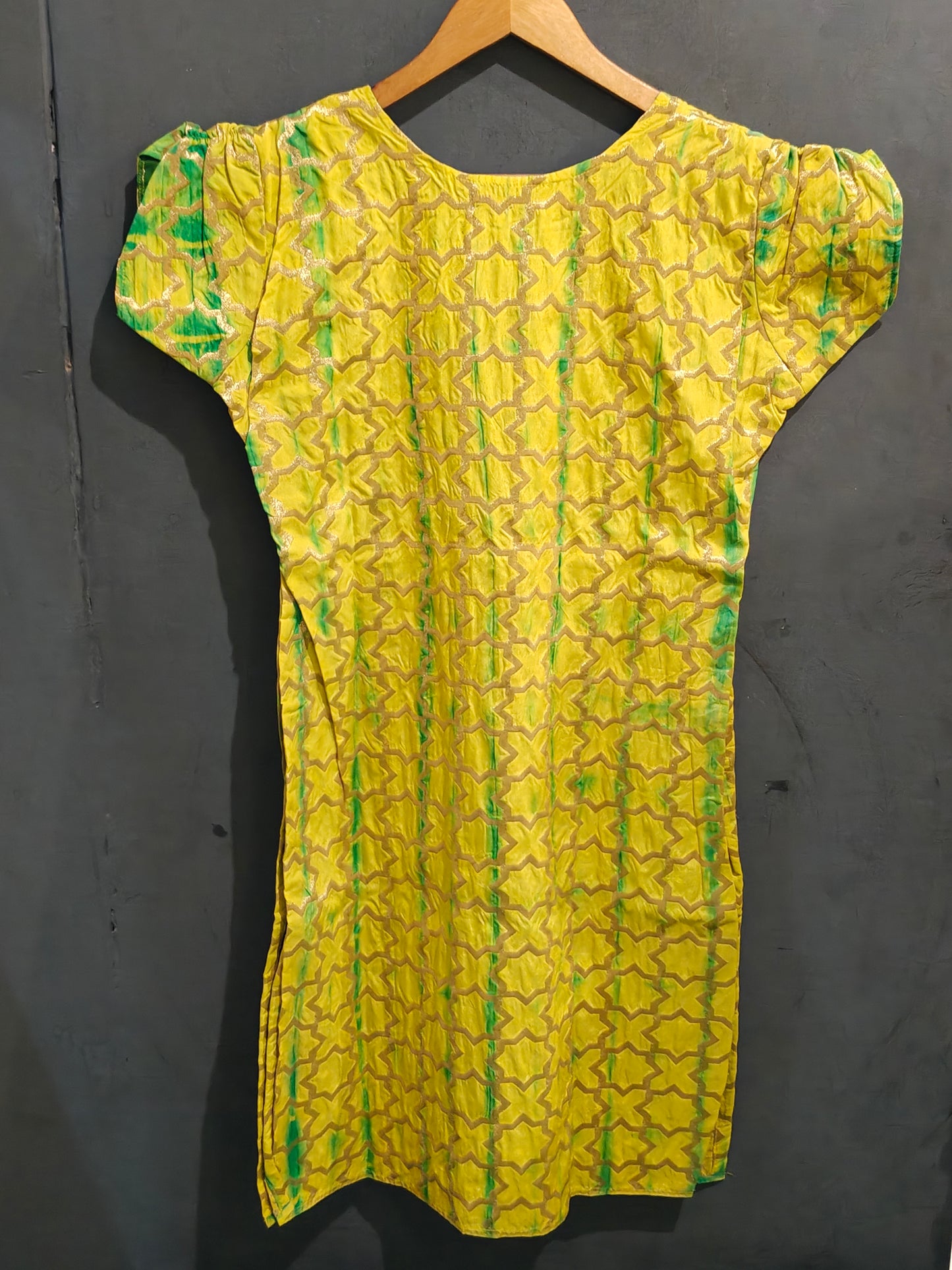 Yellow and green short sleeves Banarasi tie n dye kurta