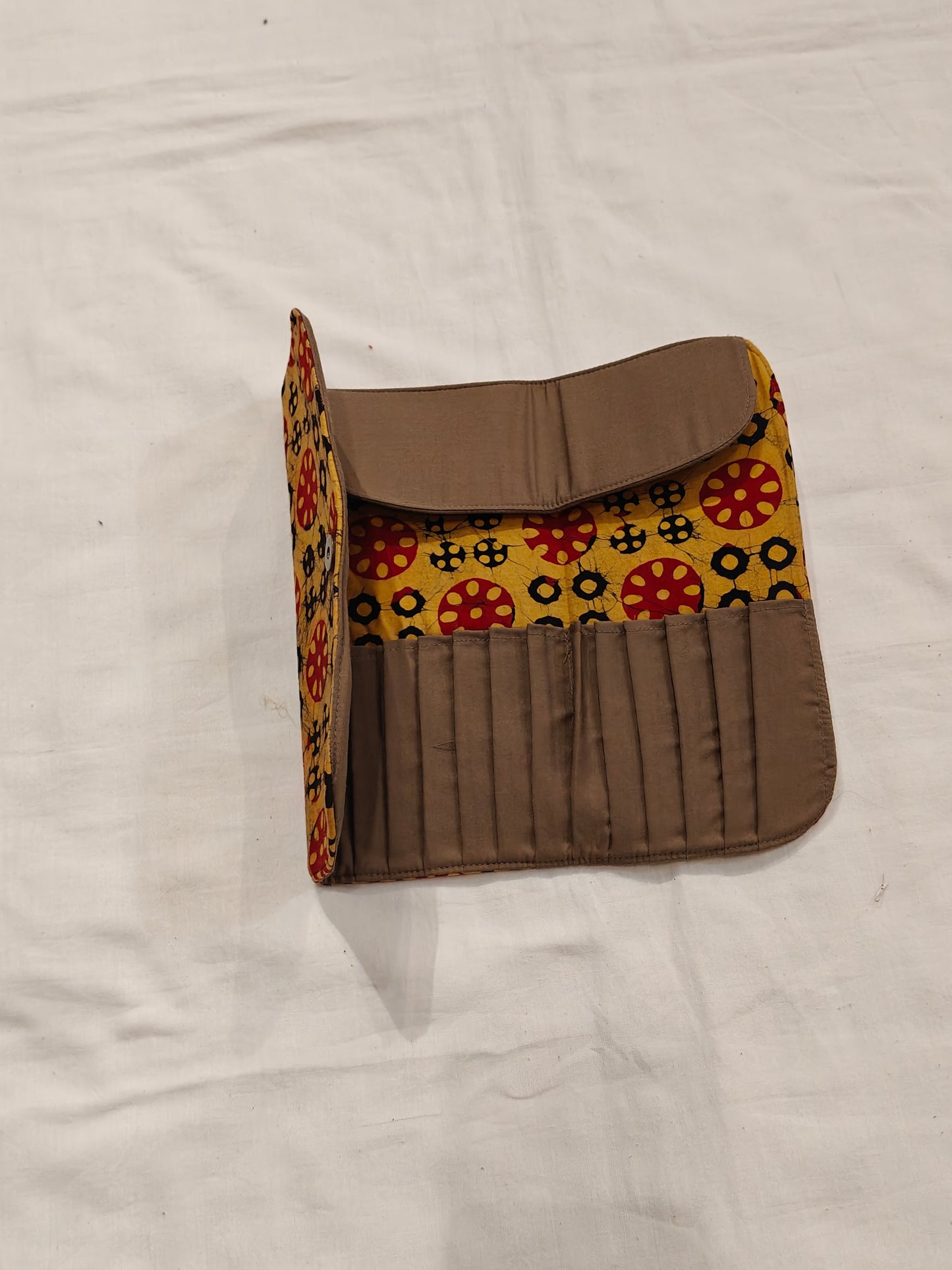 Fabric pouch for artists with magnet closure - organizer for pens, brushes or small items - multiple designs available