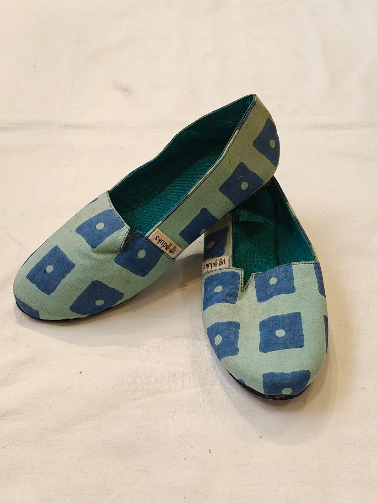 Women mace teal shoe - upcycled rubber soles
