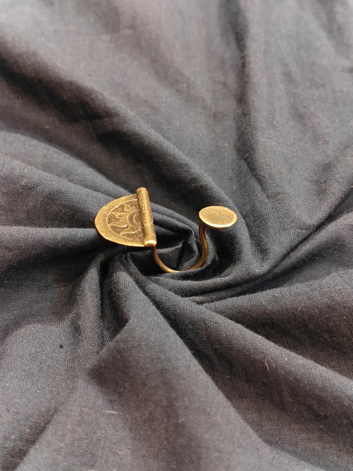 Rising sun design finger ring in brass and copper