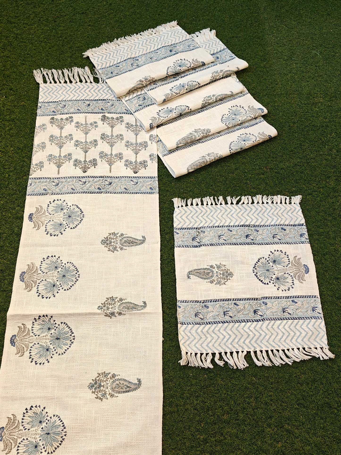 Table runner with 6 placemats - Floral handblock prints on jute cotton