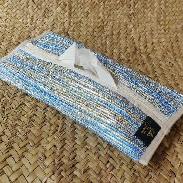 Upcycled plastic wrappers tissue holder