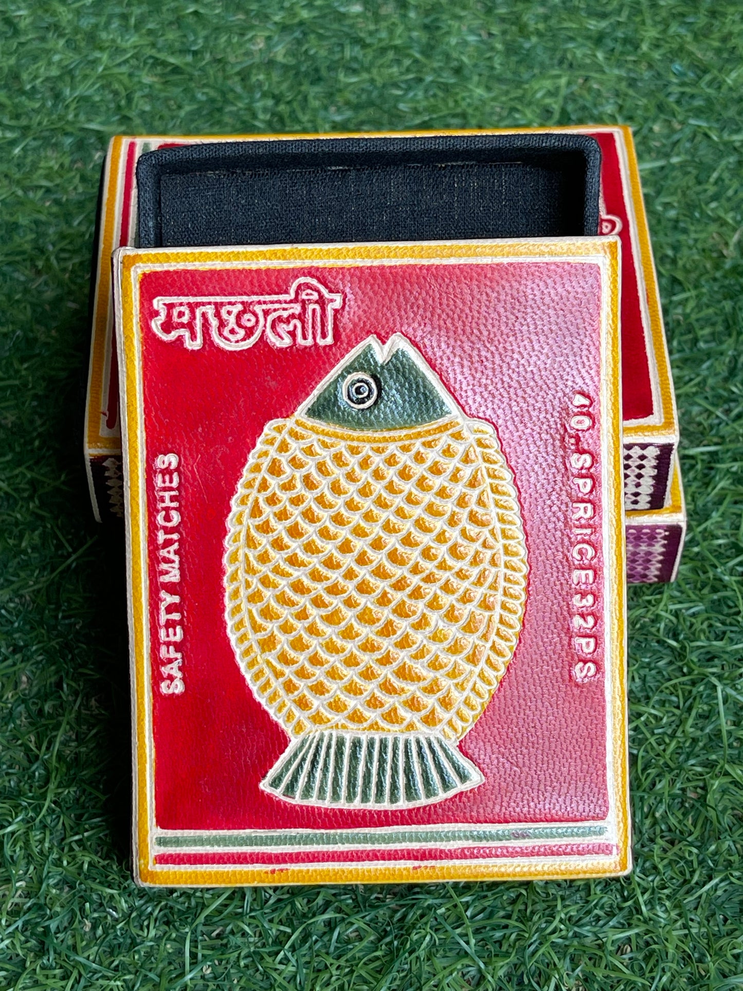 Red fish design retro style matchbox shaped leather card holder