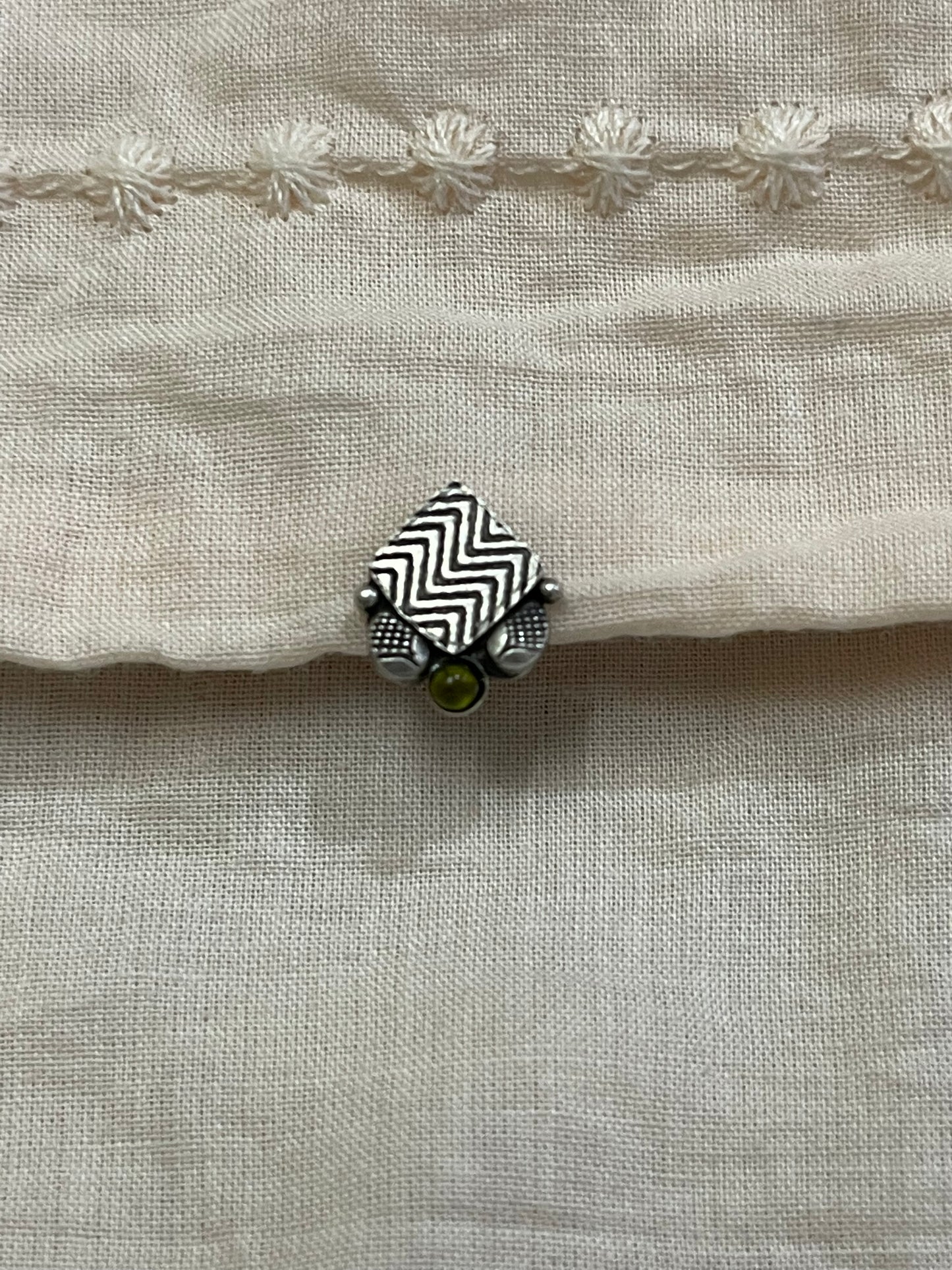 92.5 sterling silver nose pin - zig zag design on rhombus