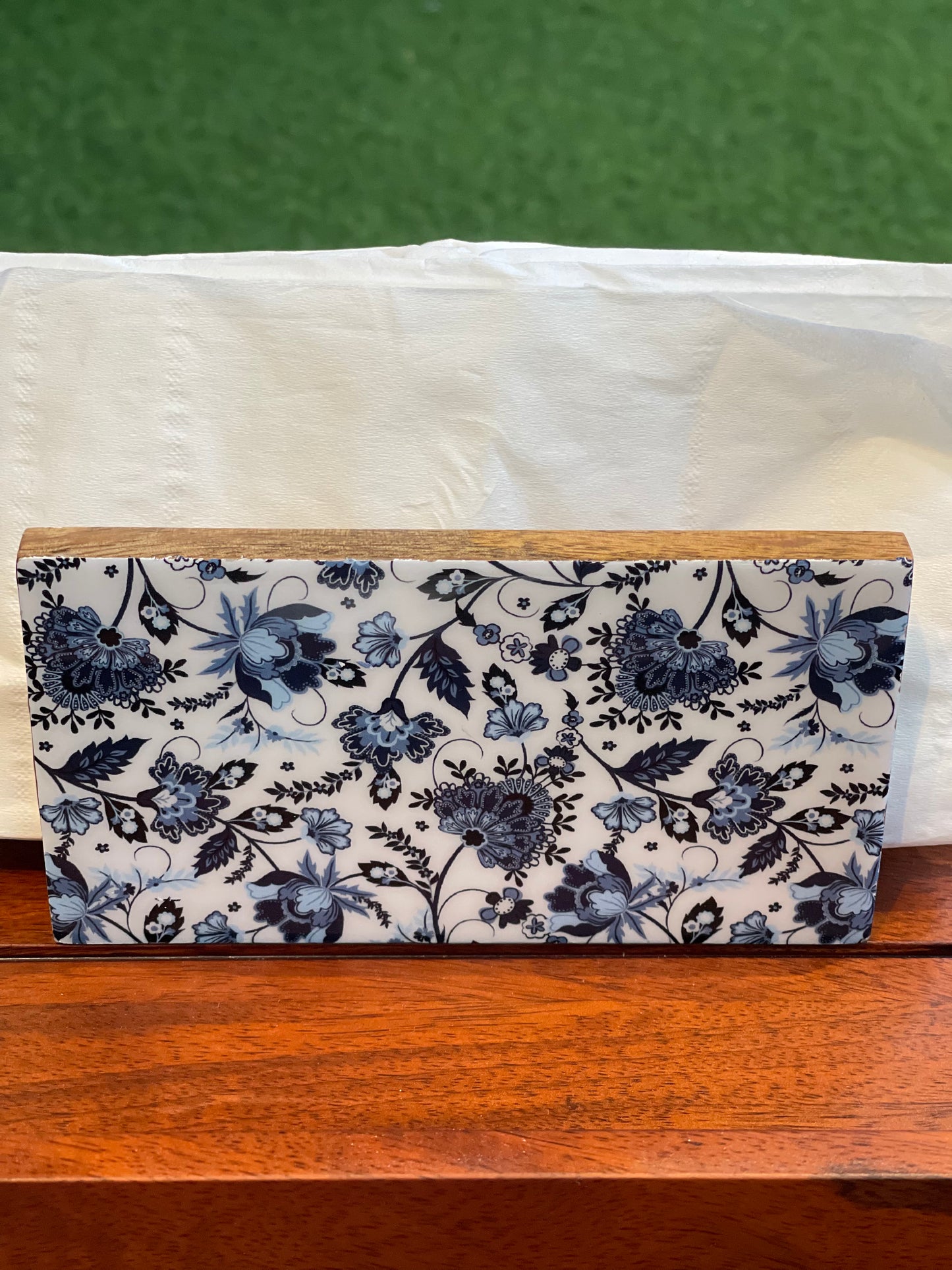 Floral top wooden tissue holder
