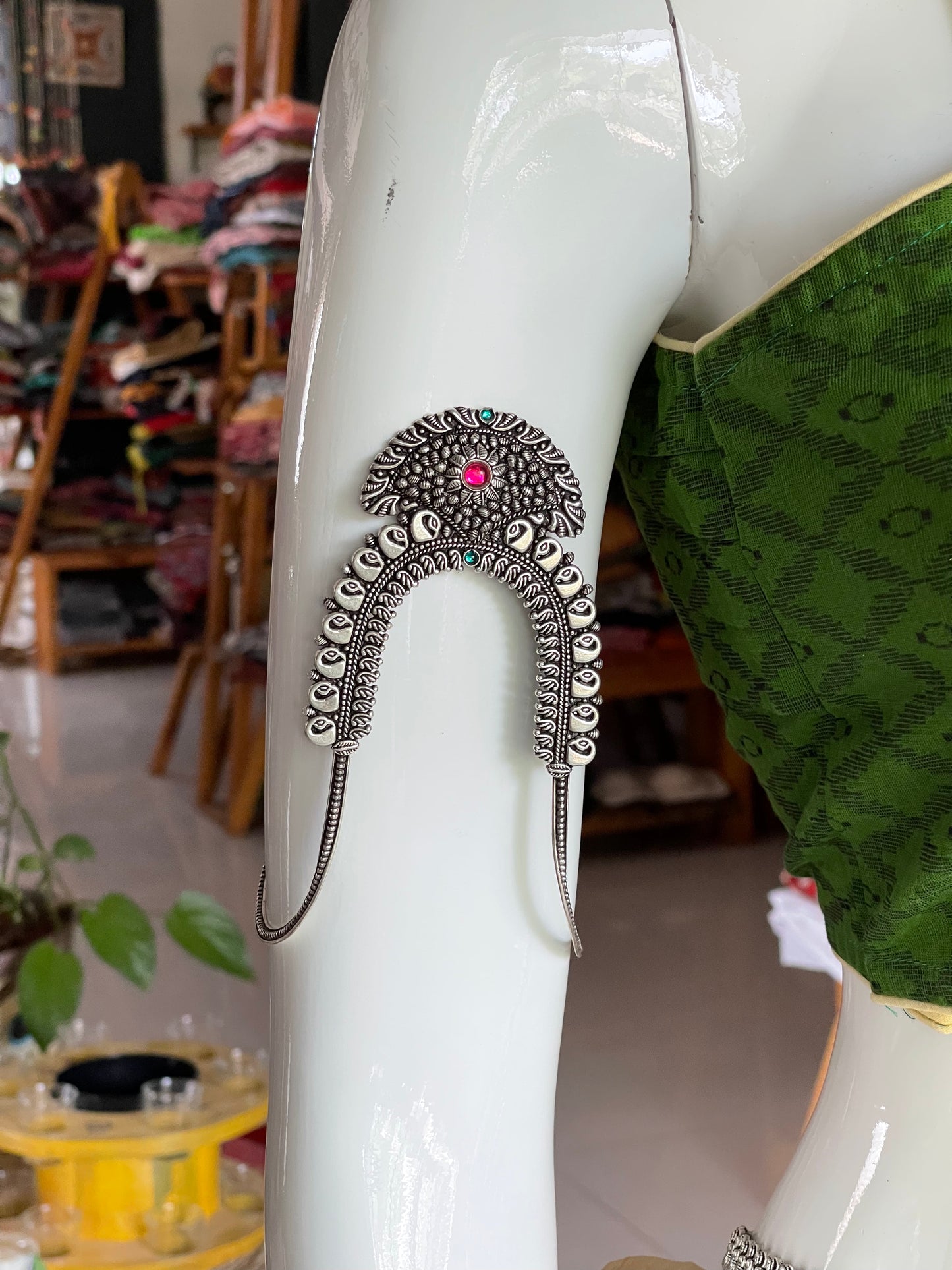 Bajuband / aravanki - arm accessory - pink stone flower