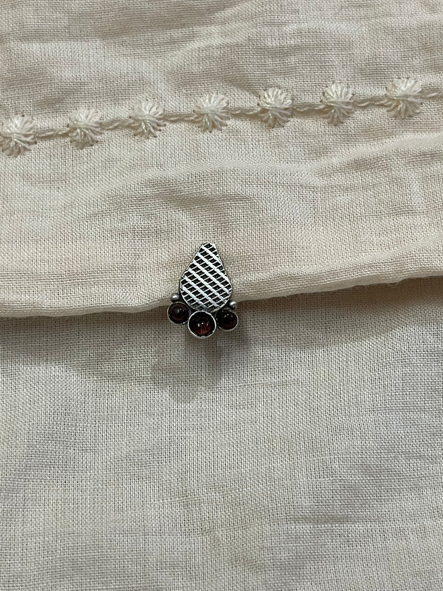 92.5 sterling silver nose pin - criss cross in rain drop