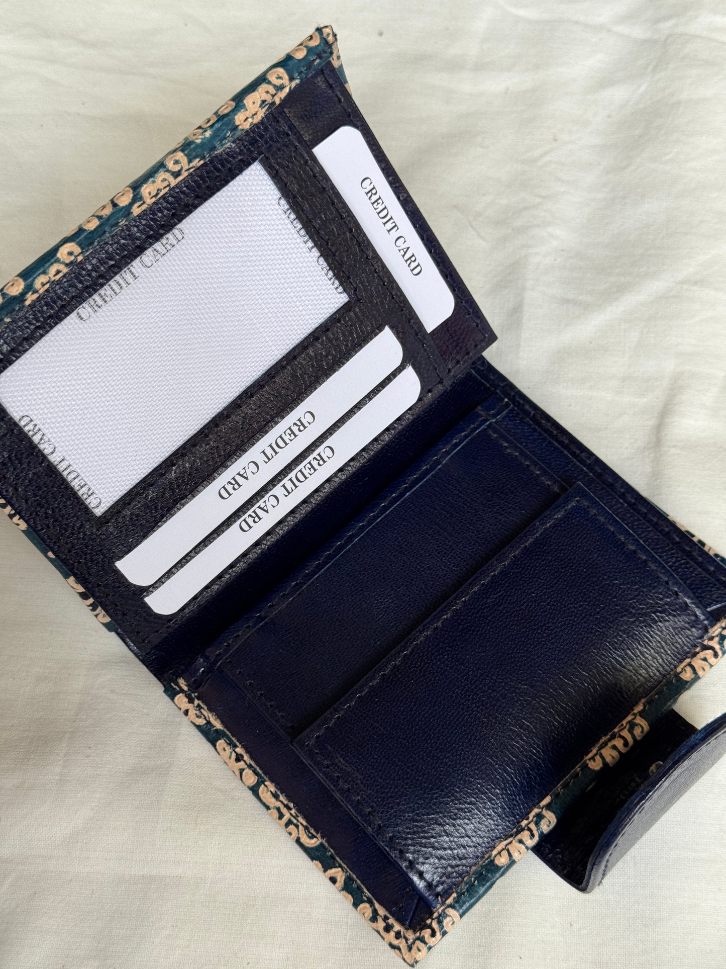 Foldable Leather hand crafted wallet with magnetic flap closure