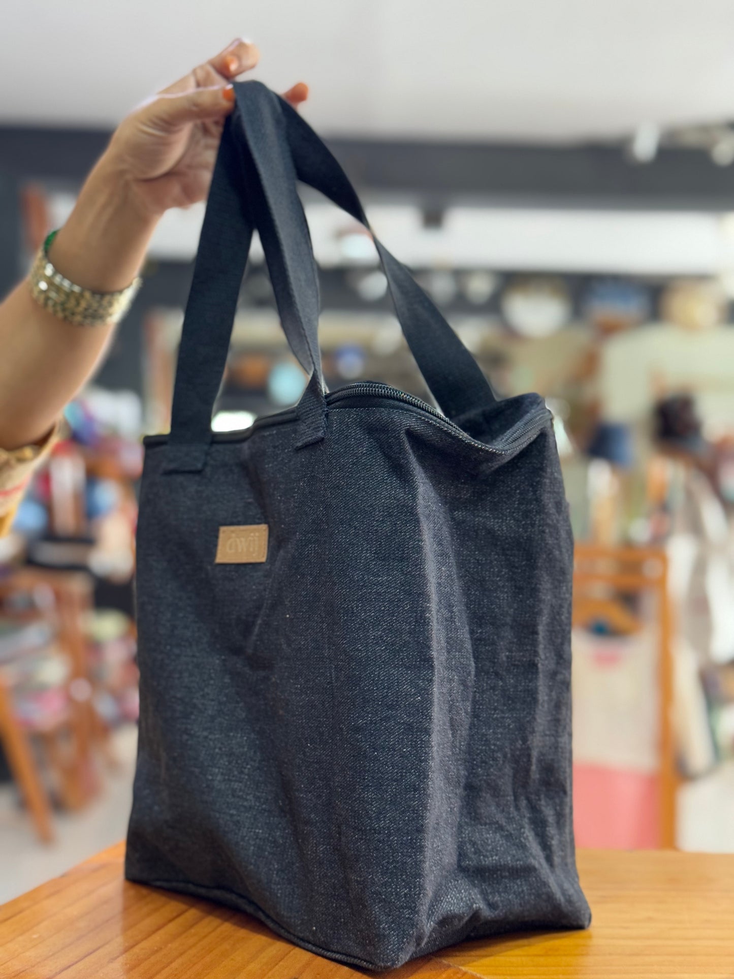 Lunch bag in upcycled denim with zipper closure