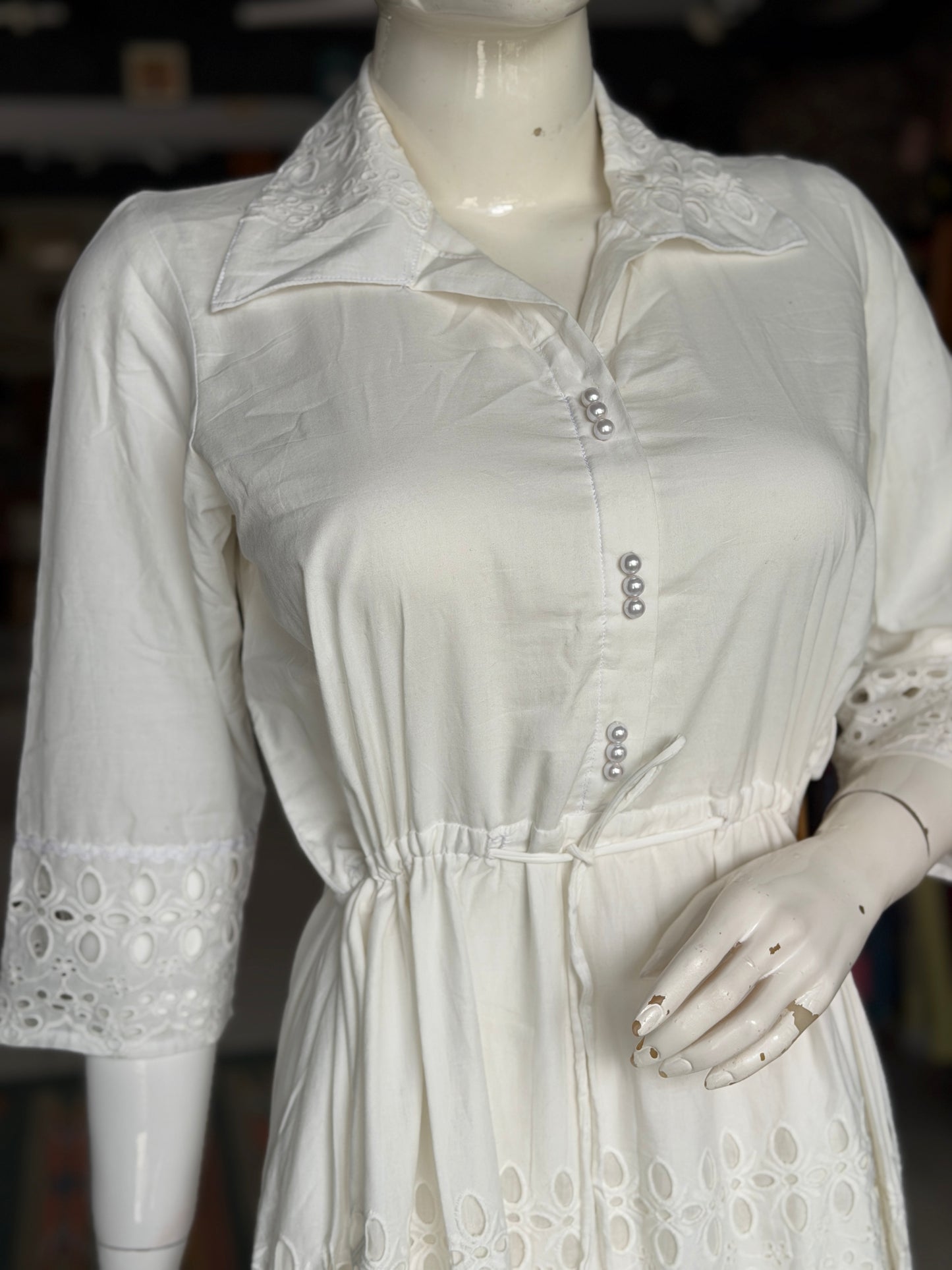 White Hakoba cotton collared dress with belt