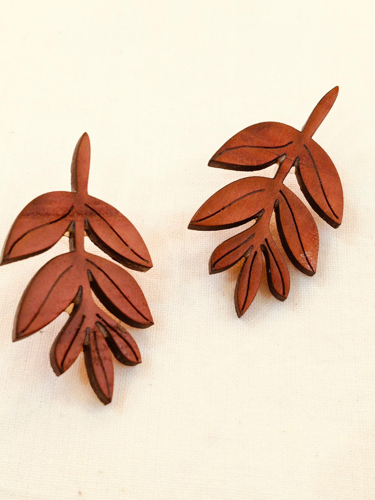 Leaf design earrings in wood