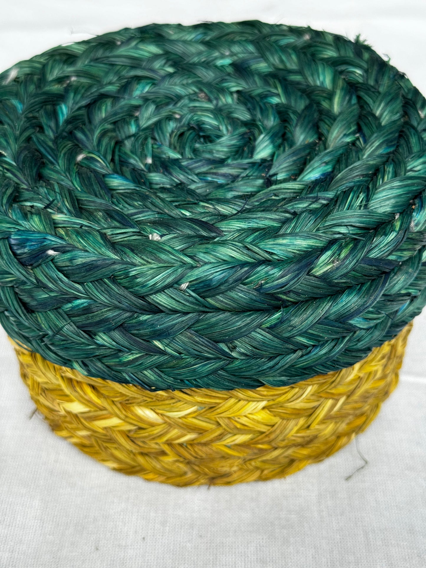 Sabai Grass round shape box with colour lid