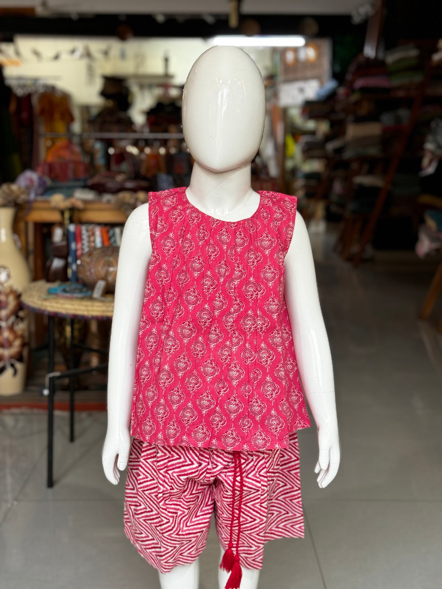 Pink pleated printed tunic with zigzag print shorts in cotton