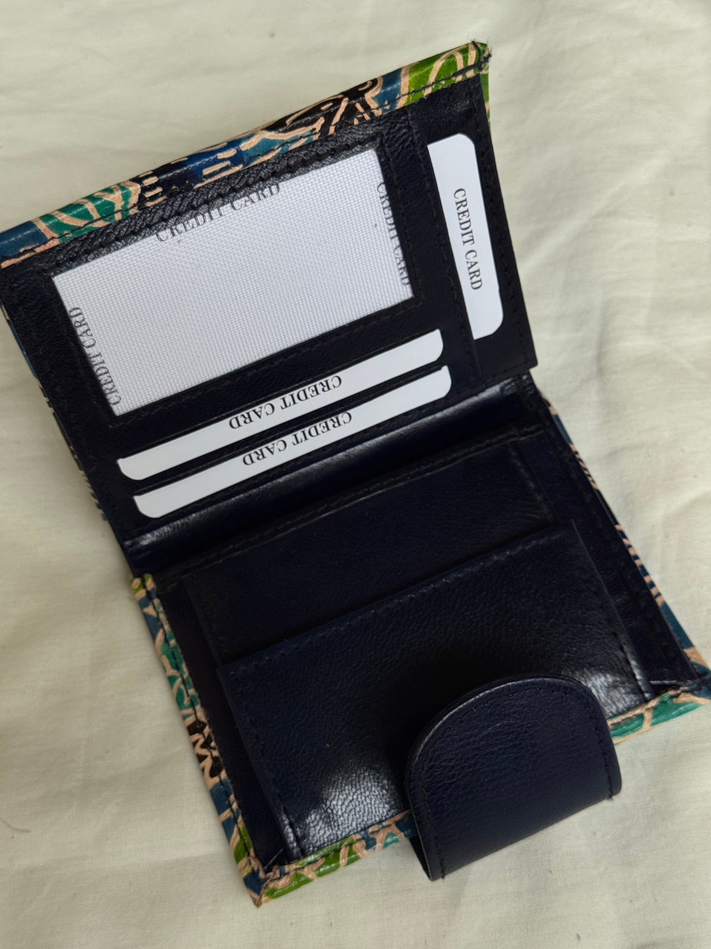 Foldable Leather hand crafted wallet with magnetic flap closure