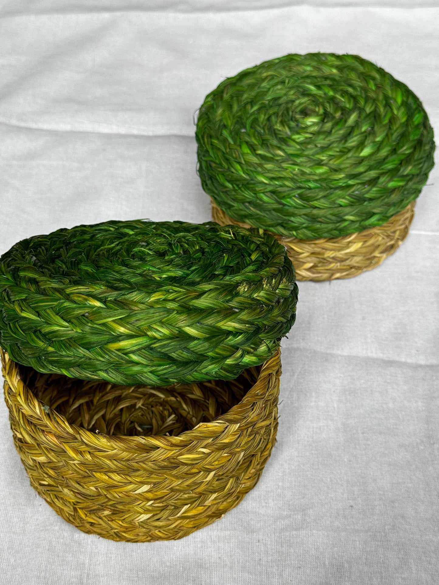 Sabai Grass round shape box with colour lid