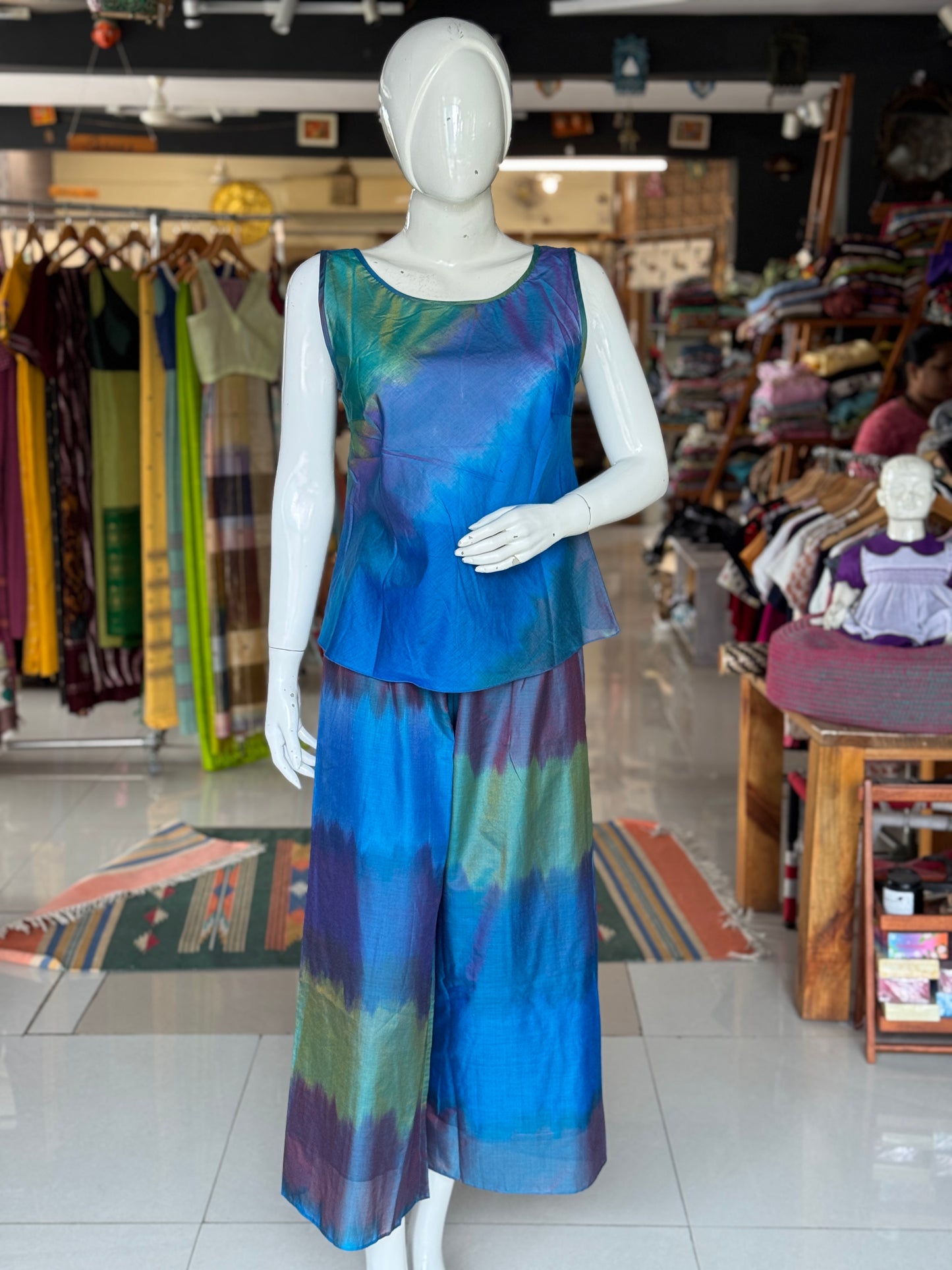 Silk tie n dye sleeveless top with back v-neck