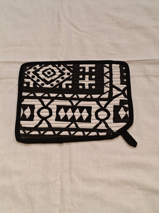 Black n white quilted cotton potholder / hot pad with geometric patterns