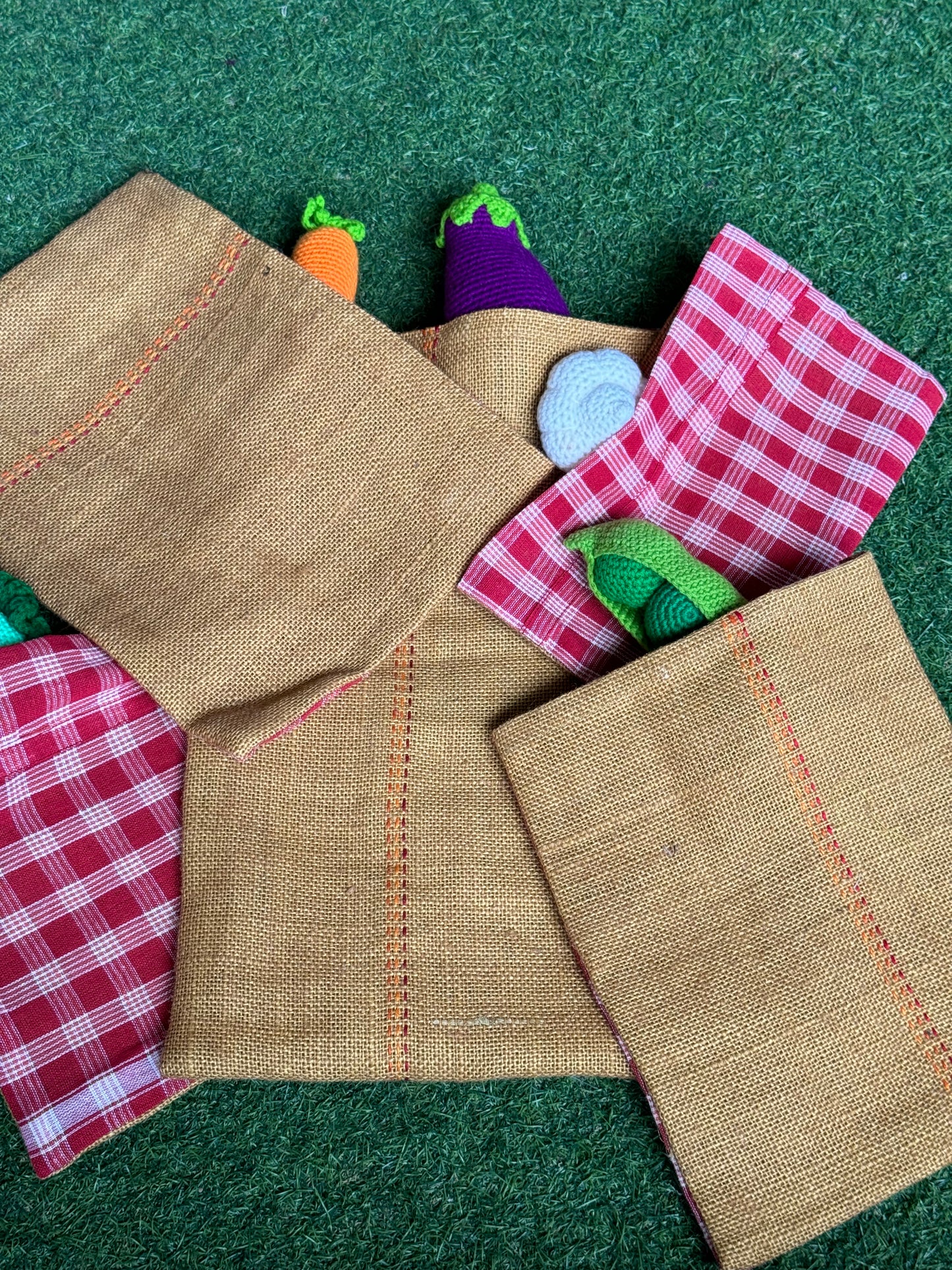 Jute and cotton vegetable pouches / bags for keeping veggies fresh in the fridge - 5 piece set