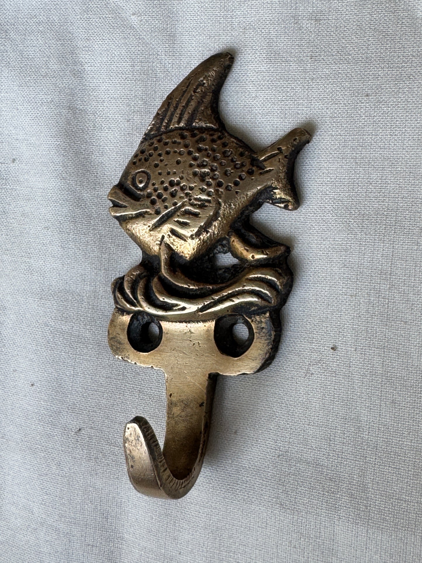 Fish n water design key hanger in brass