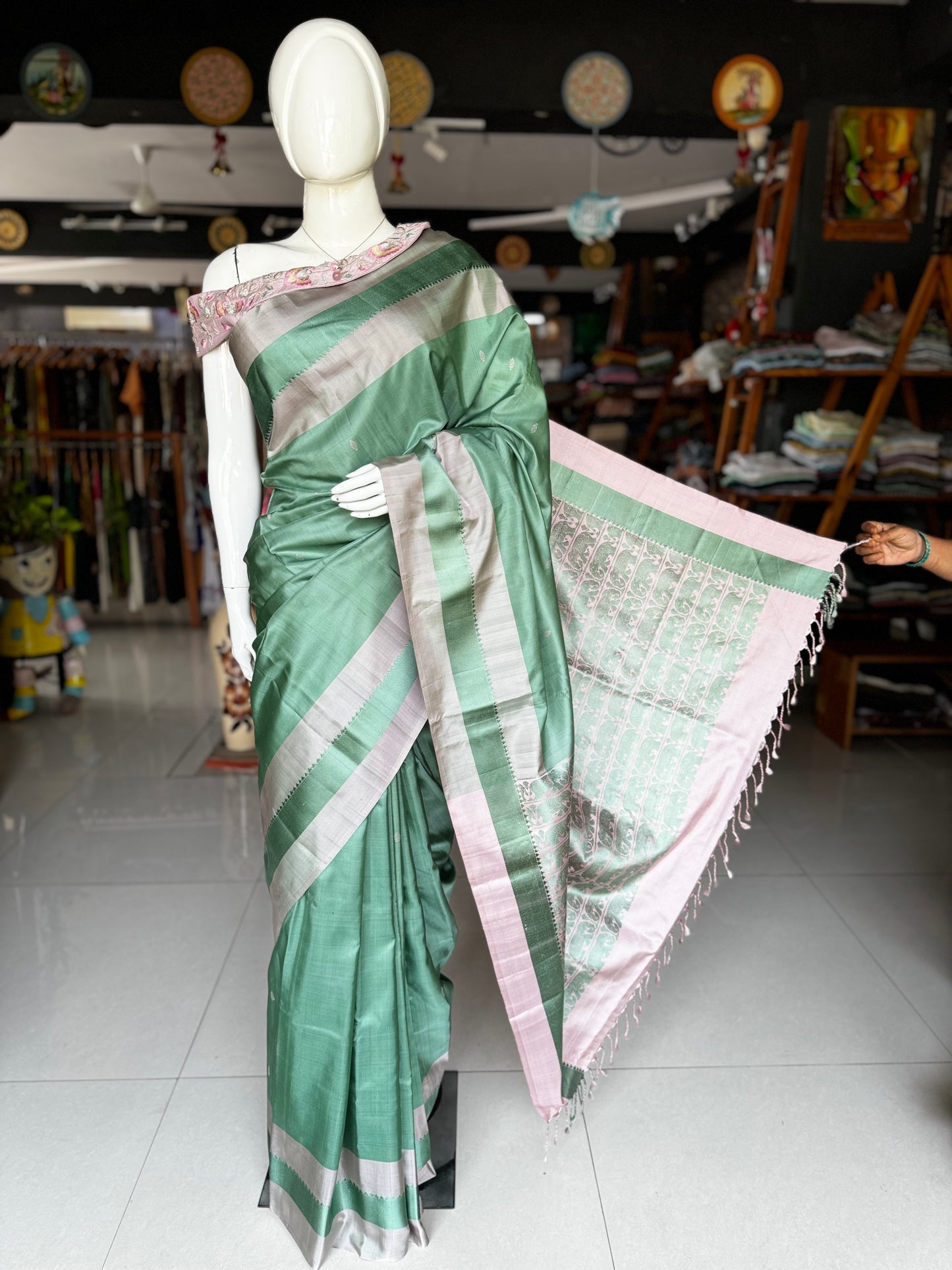 Green pure silk Kodiyala handloom saree with all over butis and light pink palla