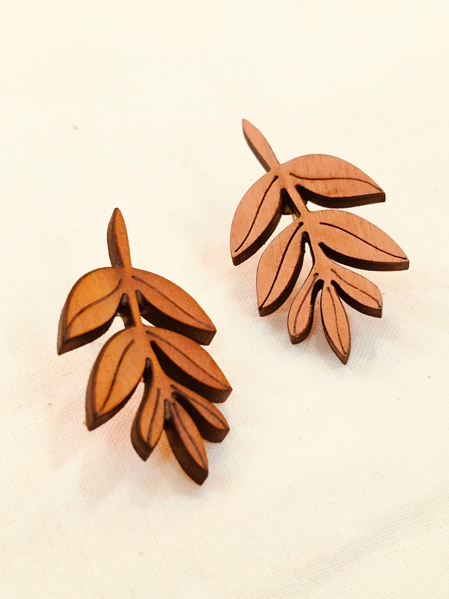 Leaf design earrings in wood