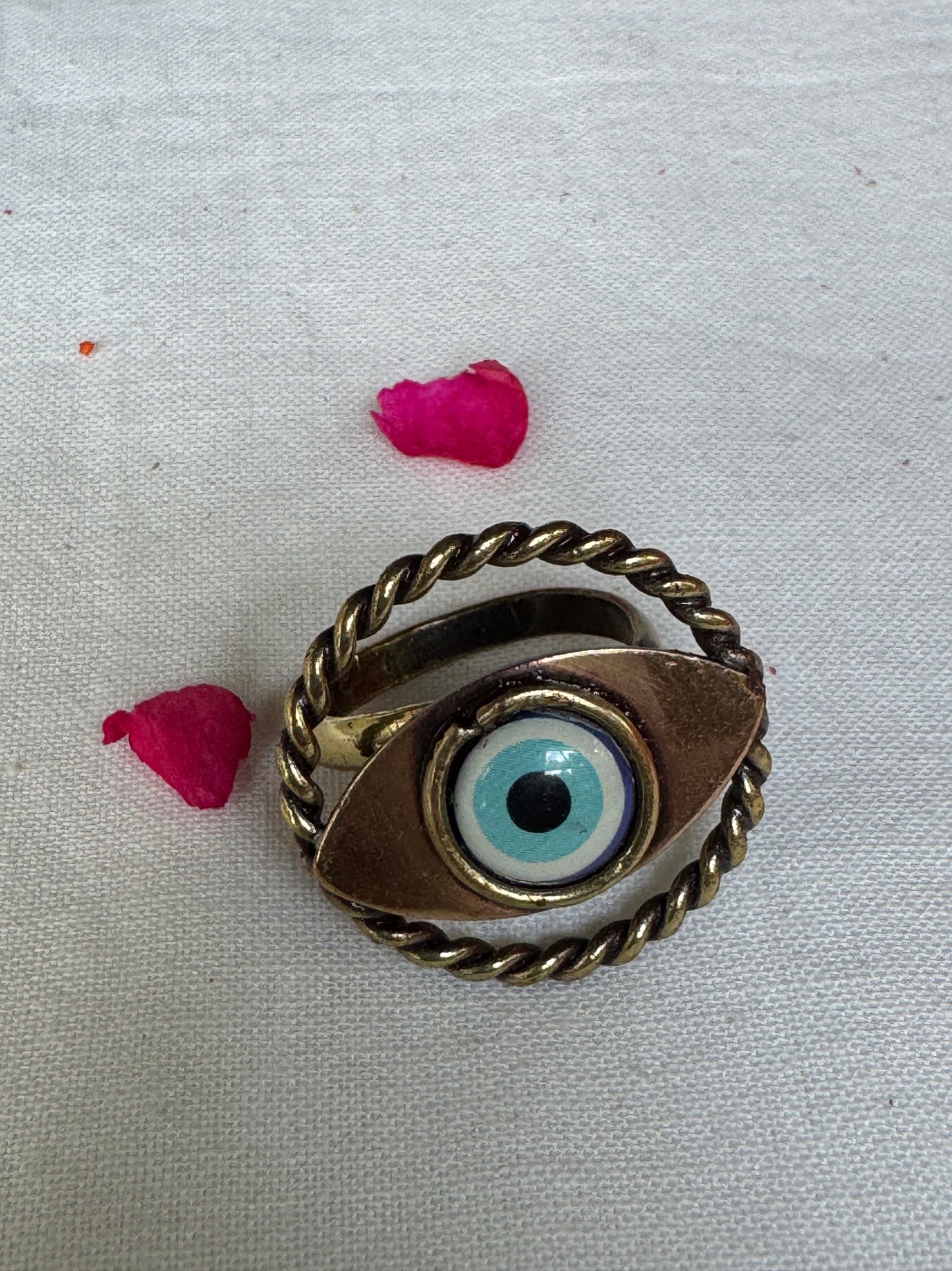 Nazariya / evil eye finger ring in brass and copper