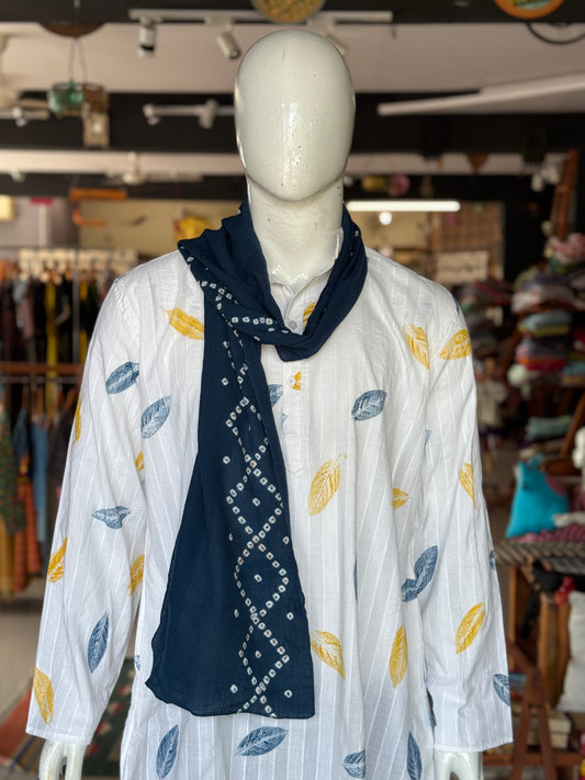 Turquoise Bhujodi hand spun, hand woven, hand crafted colorful bandini woollen muffler