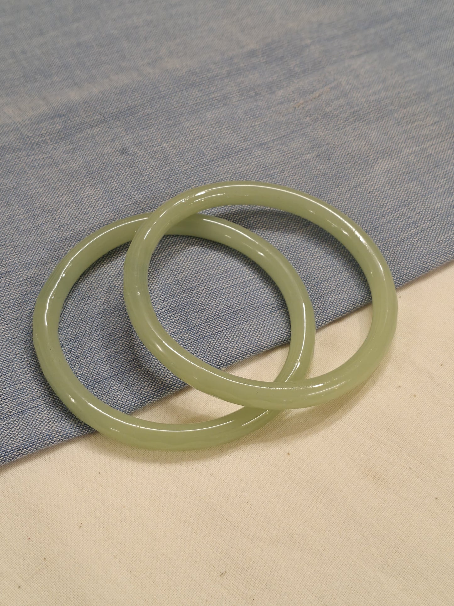 Cut work glass handcrafted bangle - single