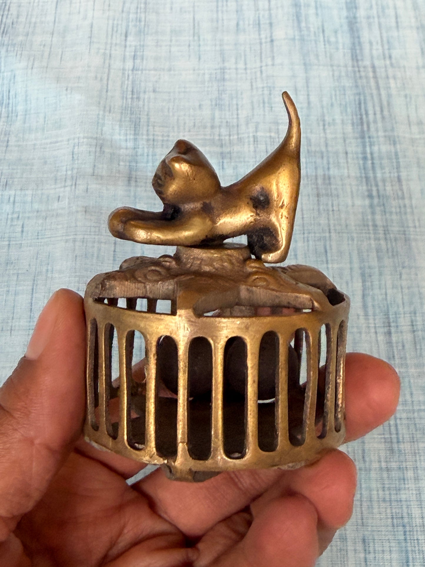 Vintage stretching cat design brass scrubber with bell - handcrafted traditional piece
