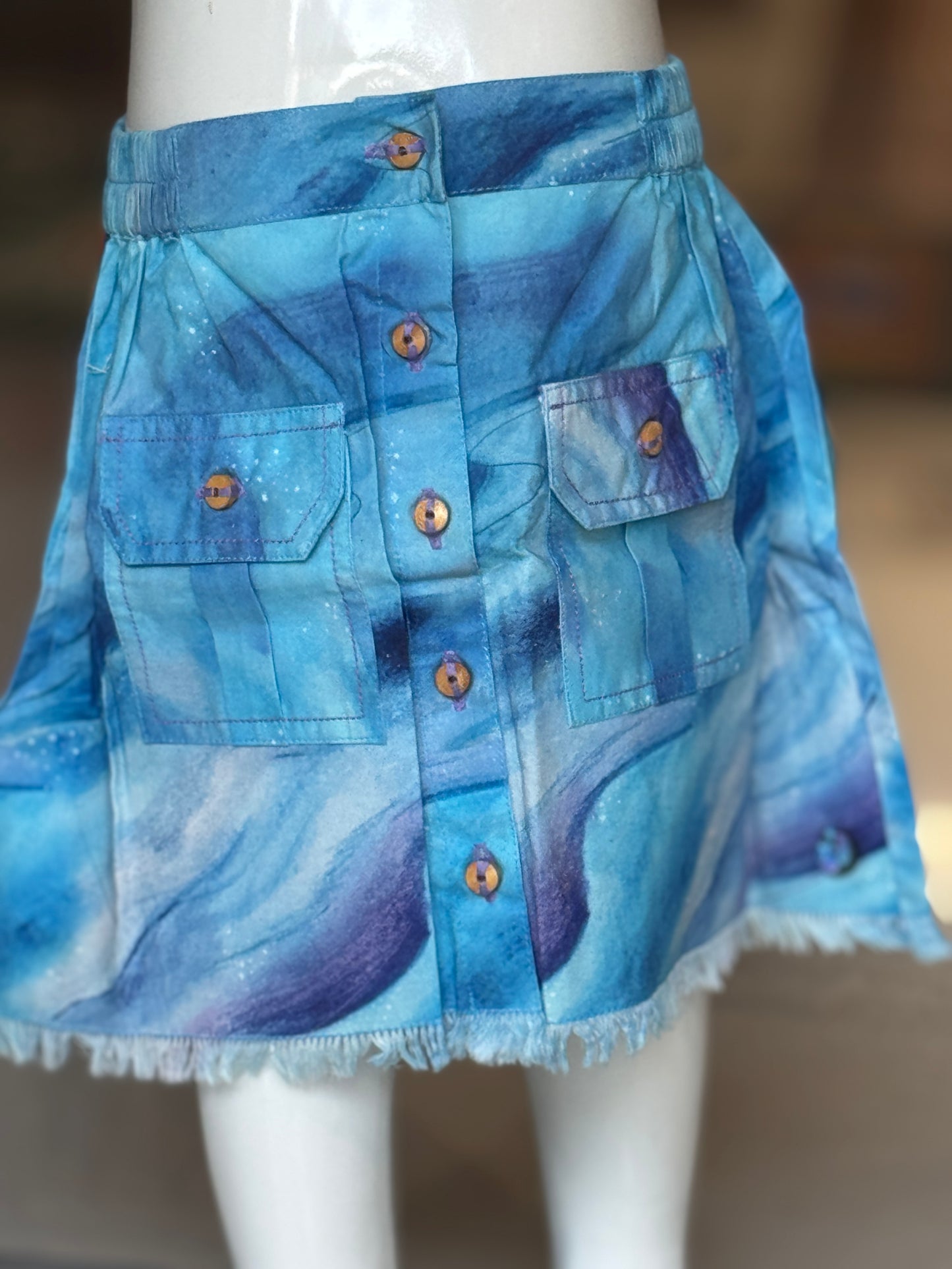 Marble design blue skirt with buttons closure and pockets