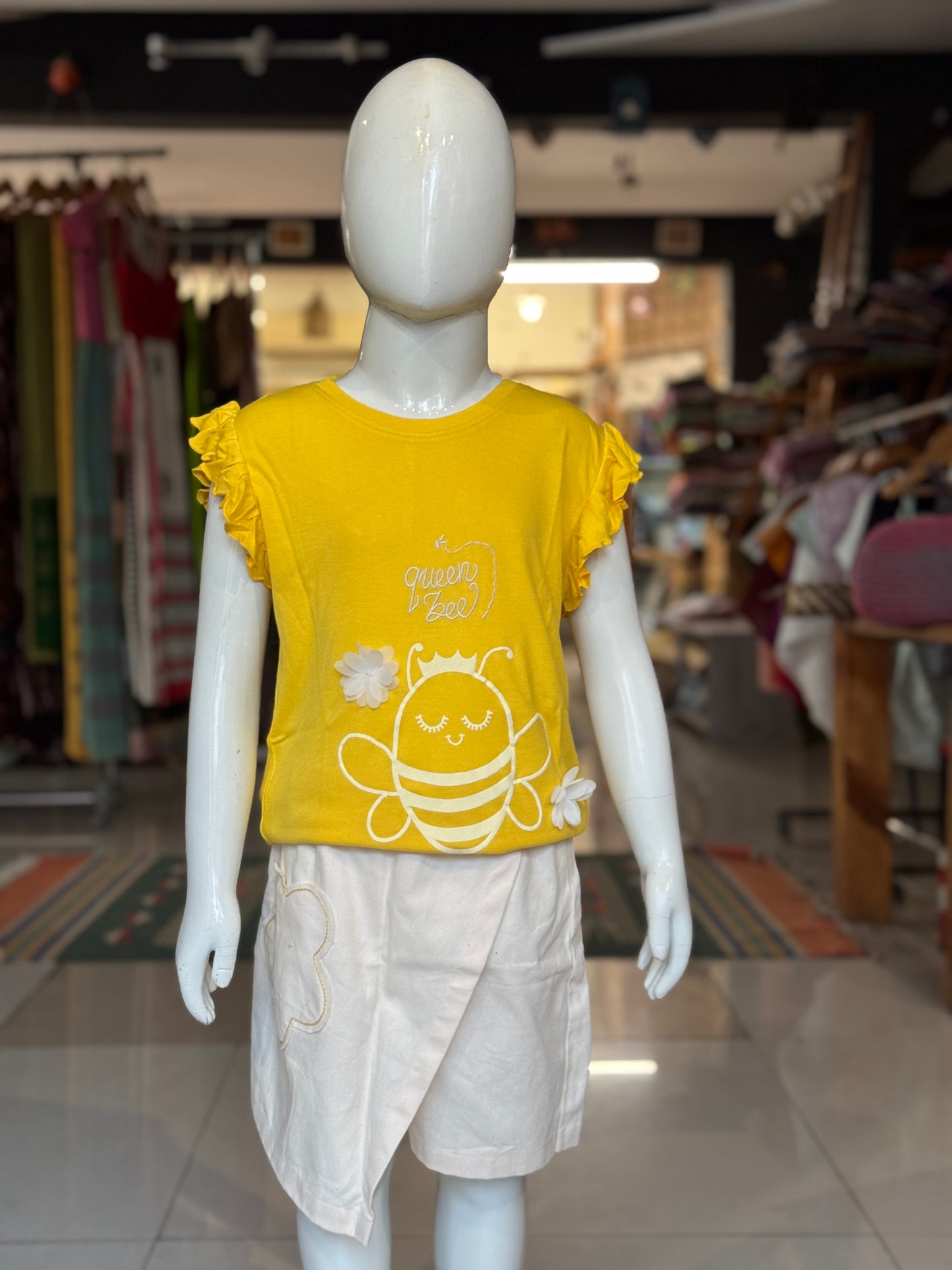 Cream skirt style shorts with flower patch pocket