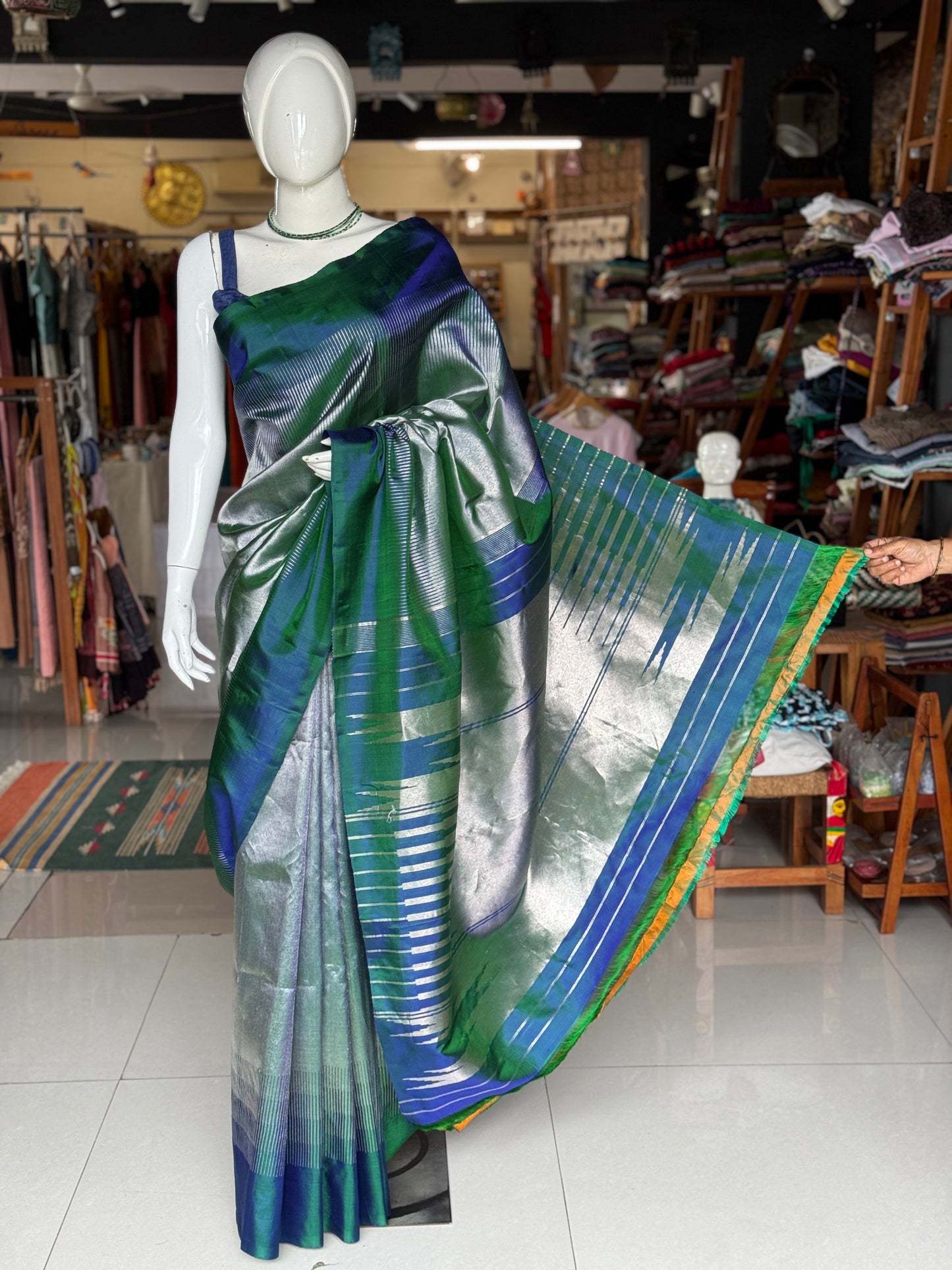 Turquoise n silver pure silk handwoven Gadwal 8 kol saree with unstitched blouse
