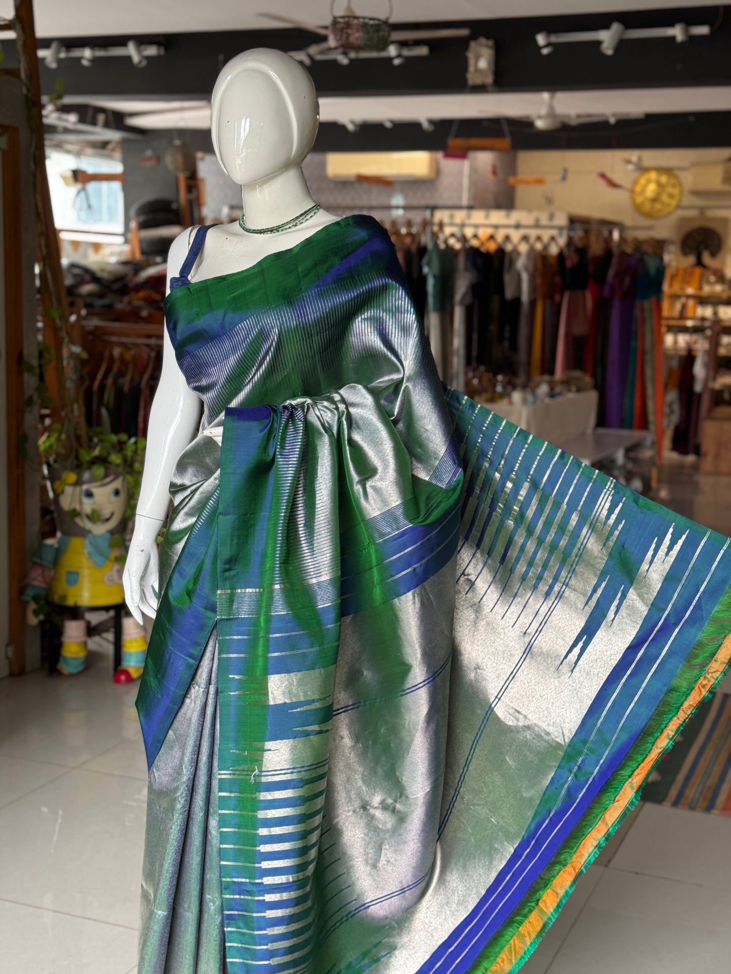 Turquoise n silver pure silk handwoven Gadwal 8 kol saree with unstitched blouse