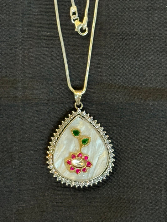 White MOP base with Kundan flower and leaves pendant and chain in 92.5 sterling silver