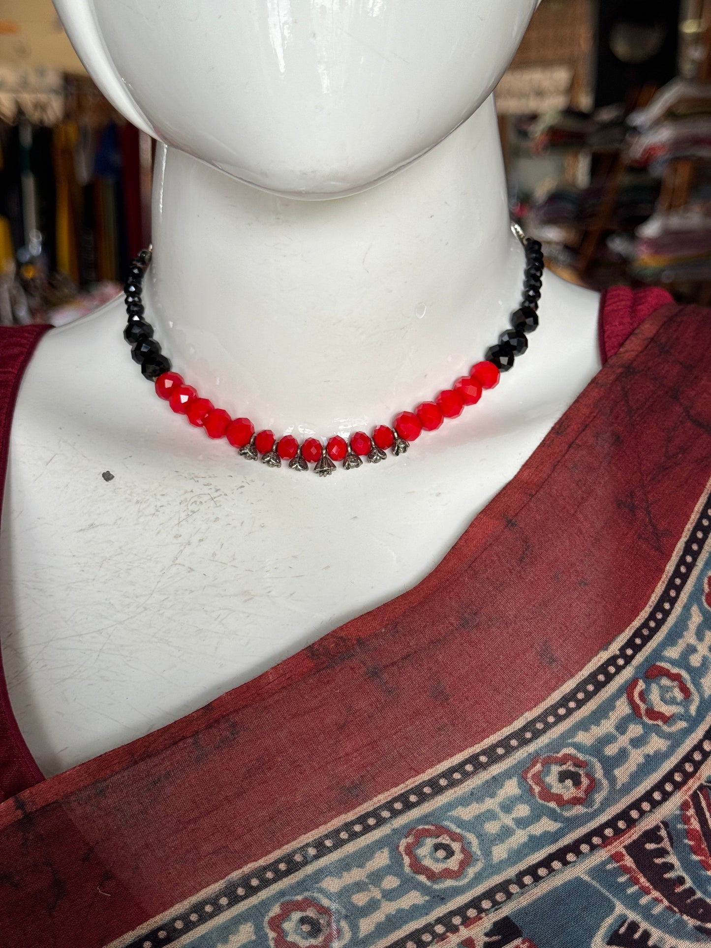 Red and black beads necklace with tiny flowers drops and earrings set