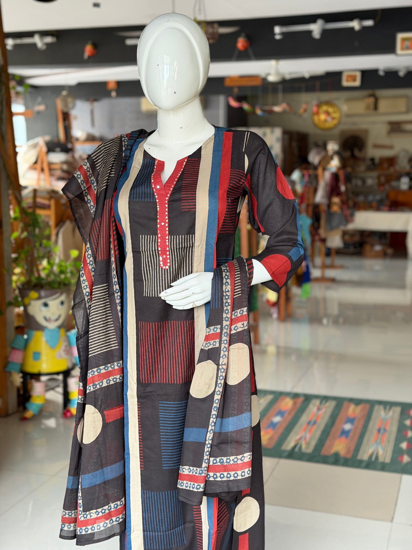 Black geometric print straight kurti, pants and dupatta - 3 piece set