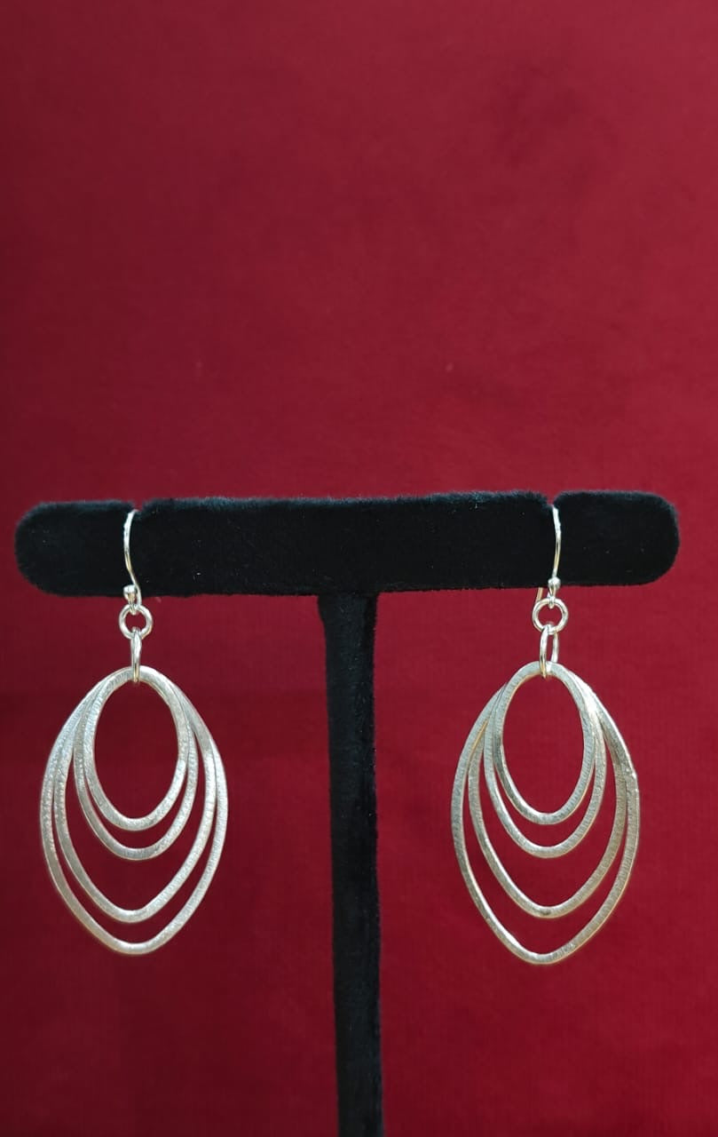 Concentric ovals hooks earrings in 92.5 sterling silver