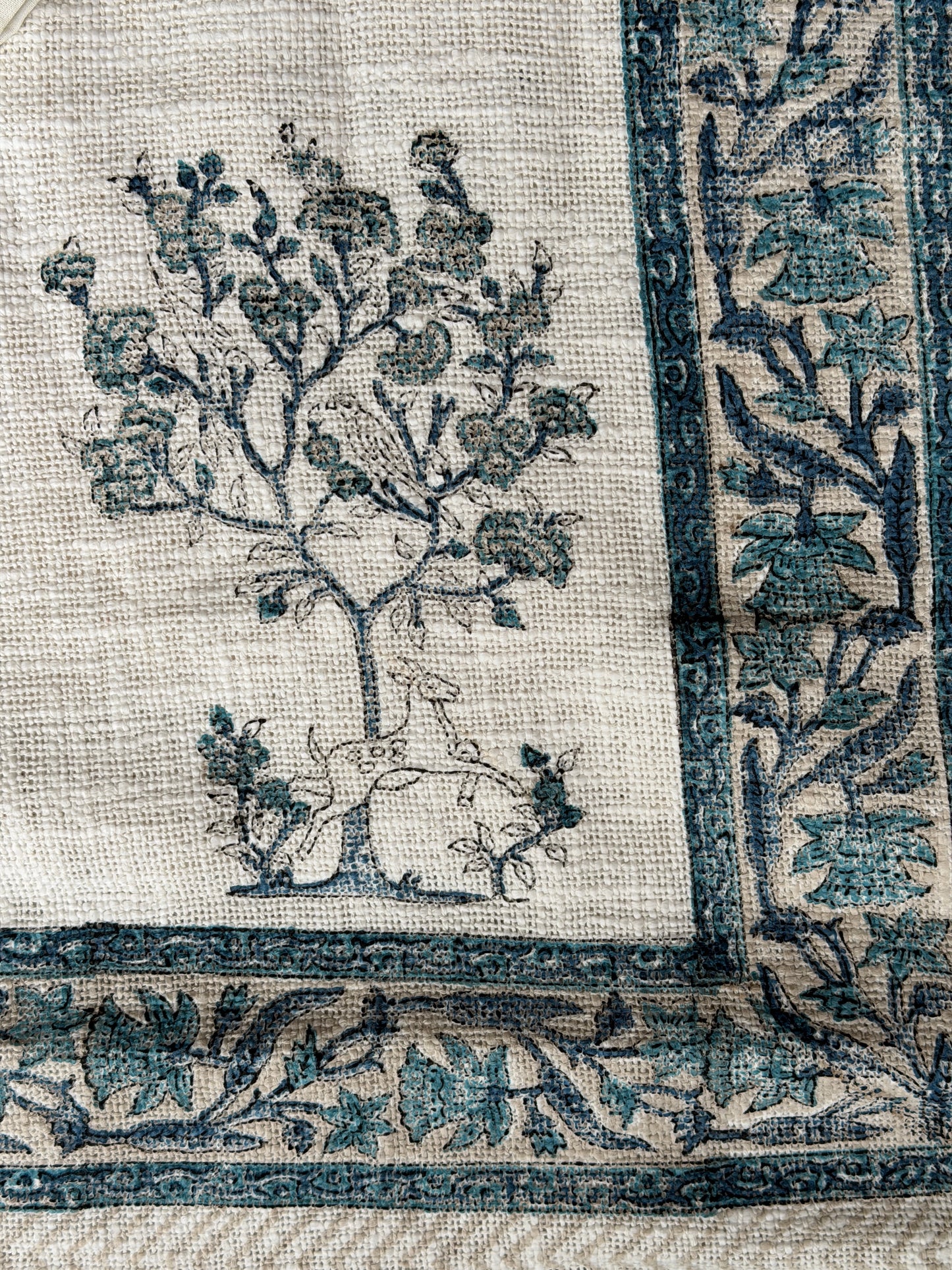 Off white hand block printed king size TNT jute cotton bed cover with 2 pillow cases