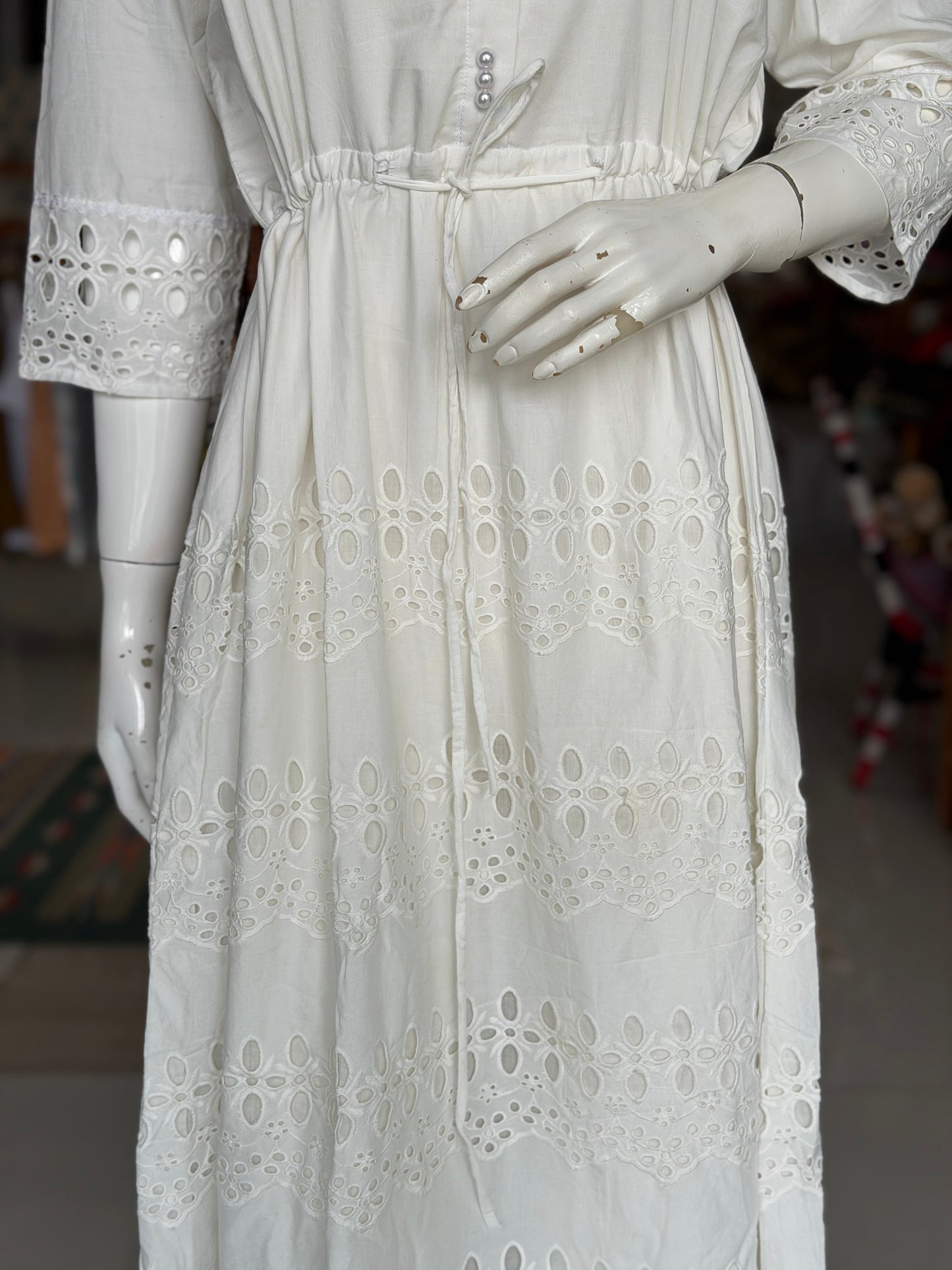 White Hakoba cotton collared dress with belt