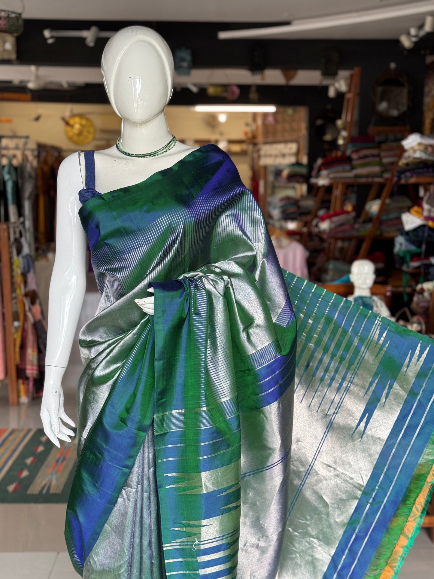 Turquoise n silver pure silk handwoven Gadwal 8 kol saree with unstitched blouse