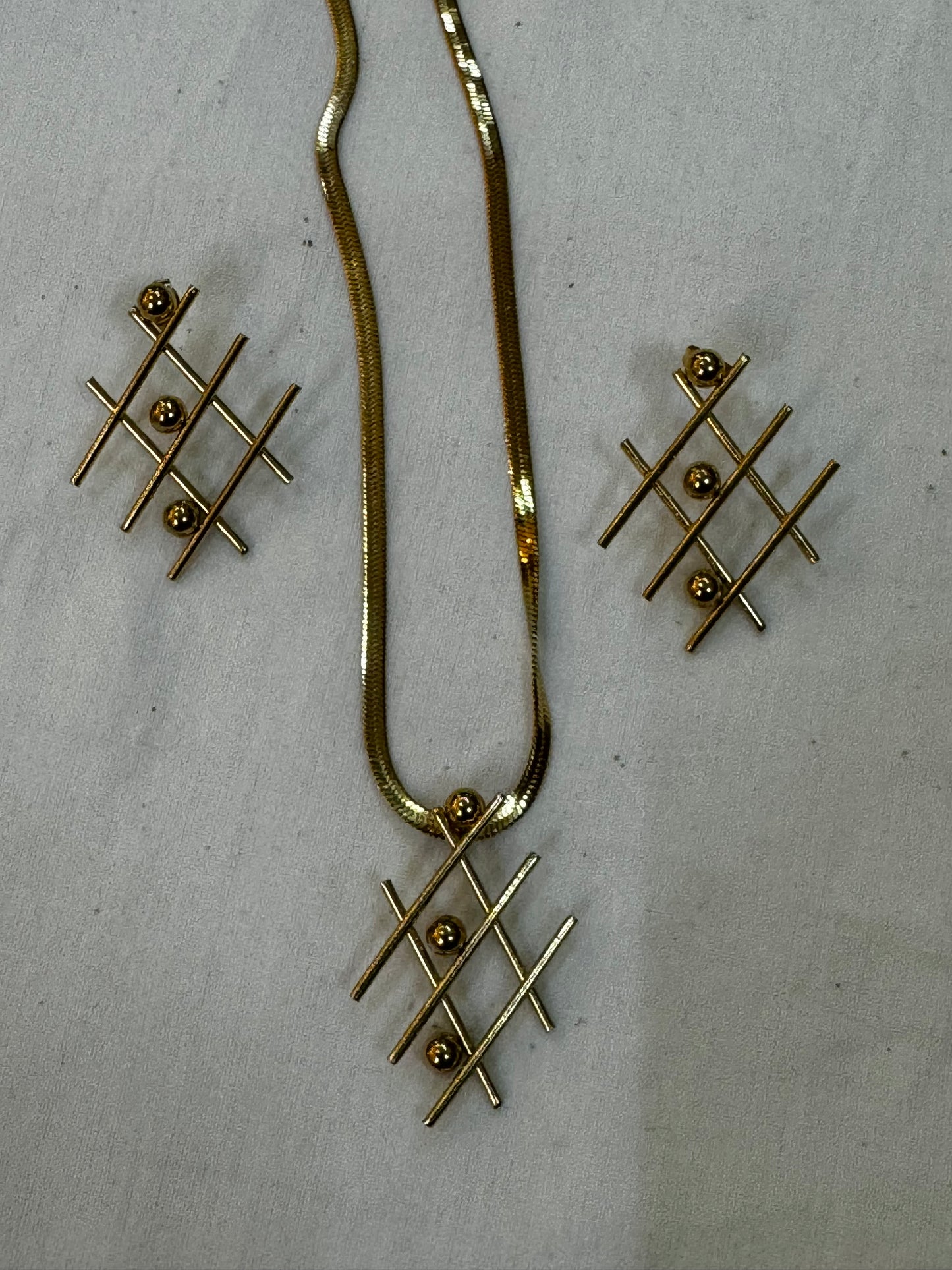 Gold tone chain with criss cross pendant - neckpiece and earrings set