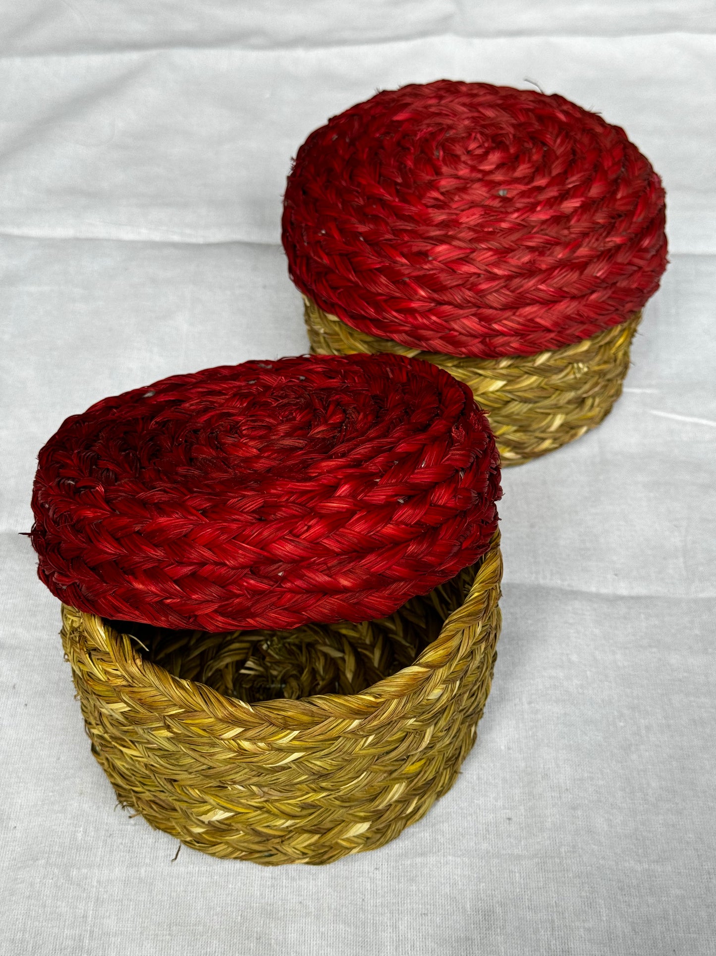 Sabai Grass round shape box with colour lid