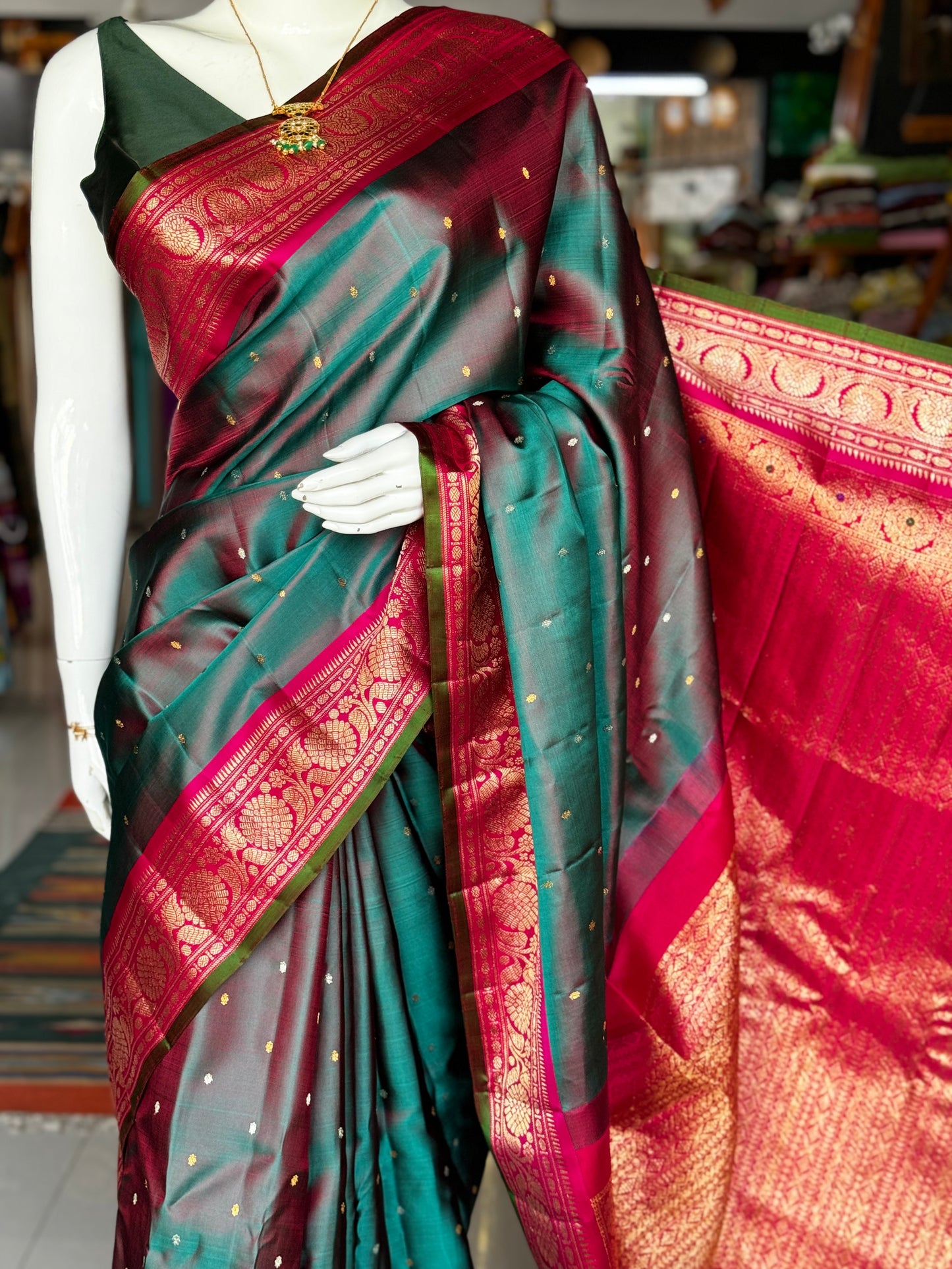 Green and pink dual tone pure silk twill weave handwoven Gadwal saree