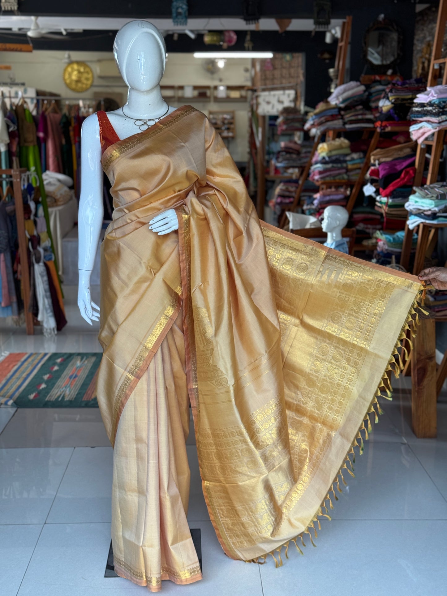 Elegant beige pure silk handloom Kumbakonam pattu saree with rath chariot palla