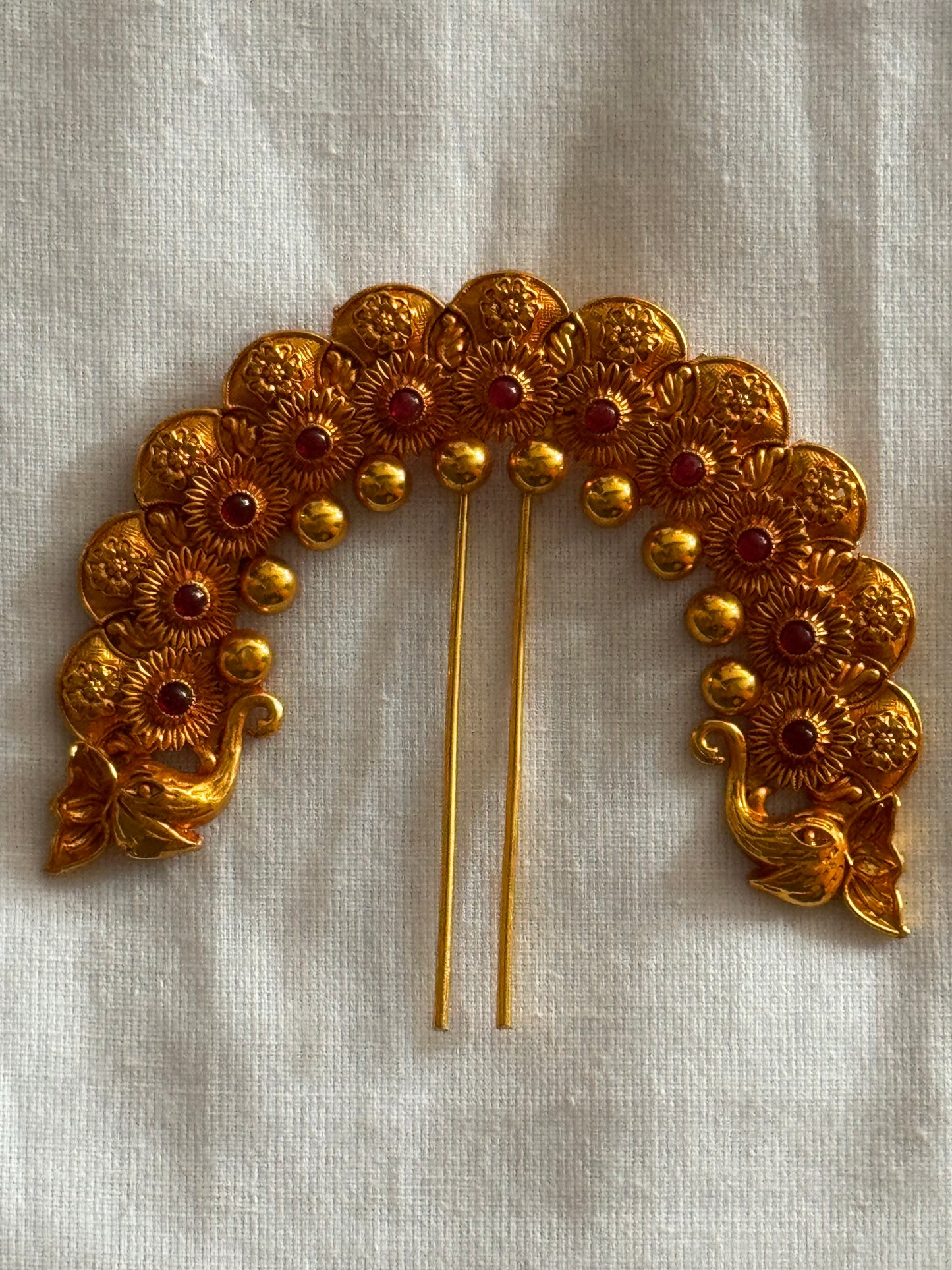 Gold tone elephants design hair bun pin