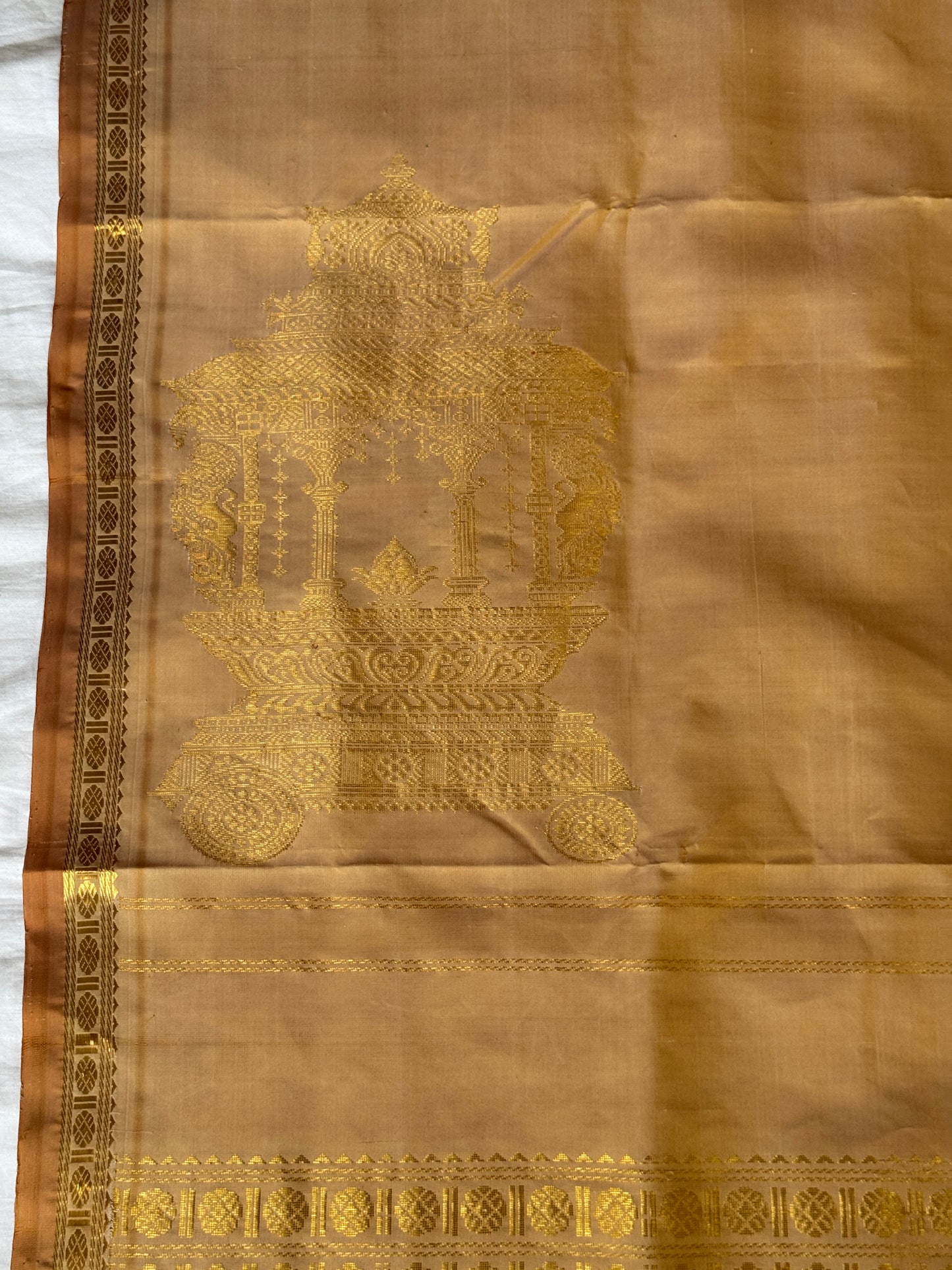 Elegant beige pure silk handloom Kumbakonam pattu saree with rath chariot palla