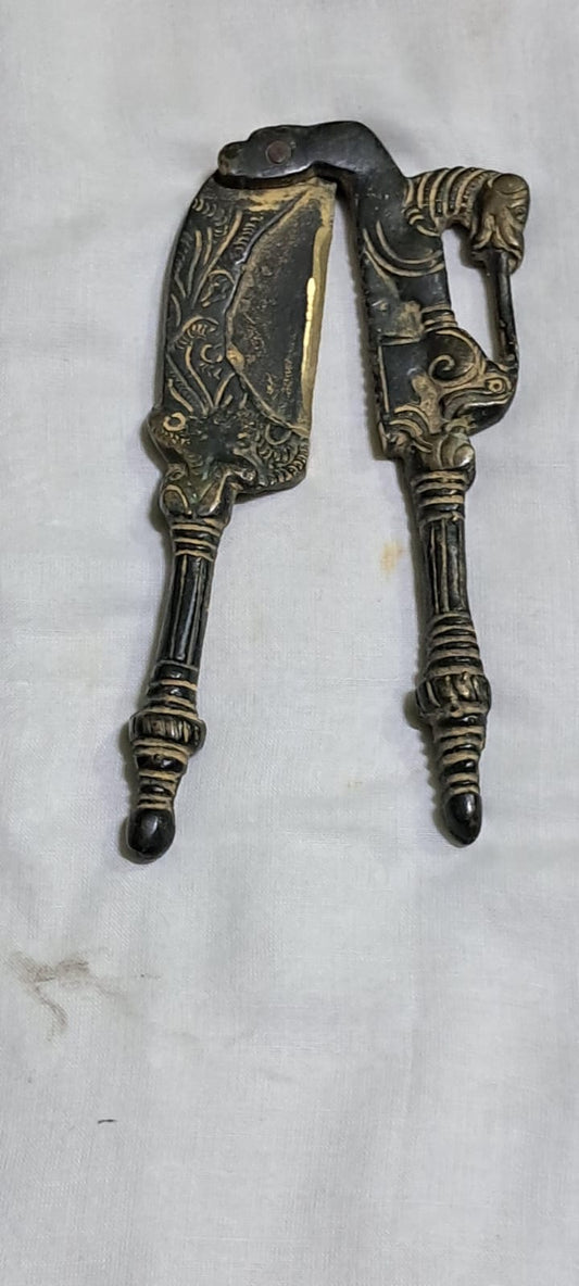 Animal head design vintage nut cutter handcrafted in brass