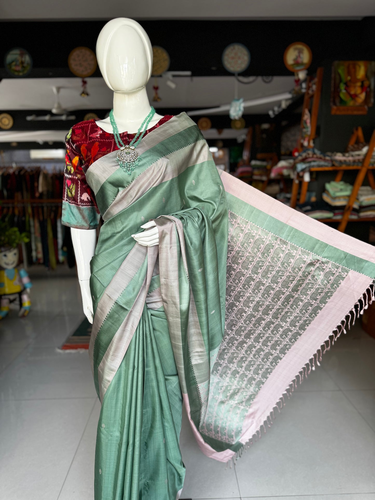 Green pure silk Kodiyala handloom saree with all over butis and light pink palla