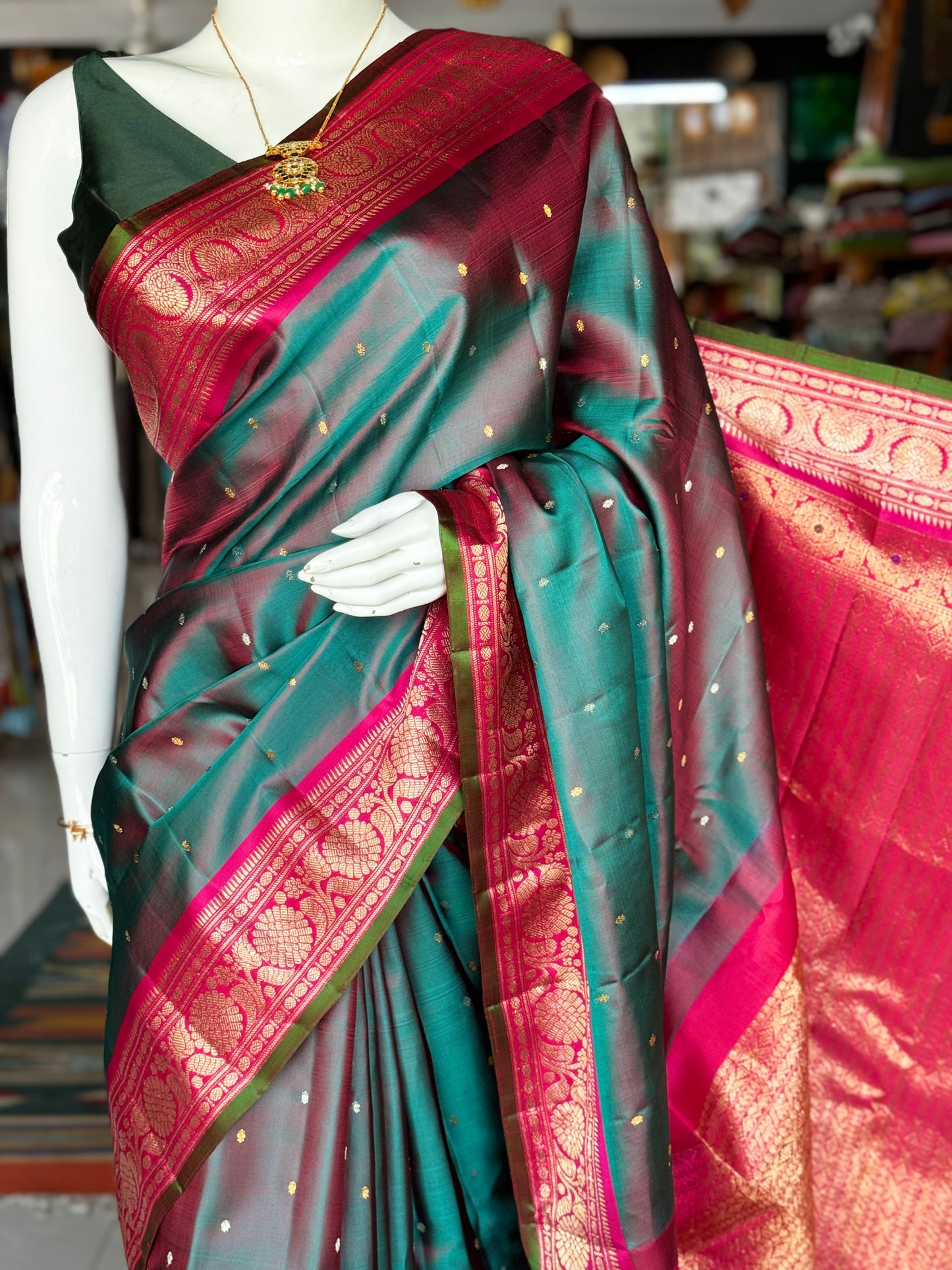 Green and pink dual tone pure silk twill weave handwoven Gadwal saree