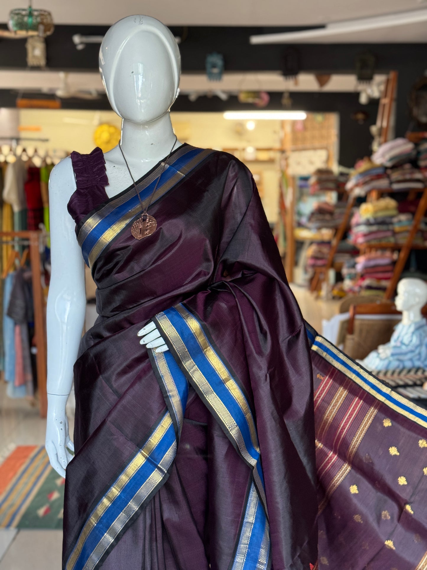 Deep burgundy shade pure silk handloom Kumbakonam pattu saree with blue border and a beautiful palla